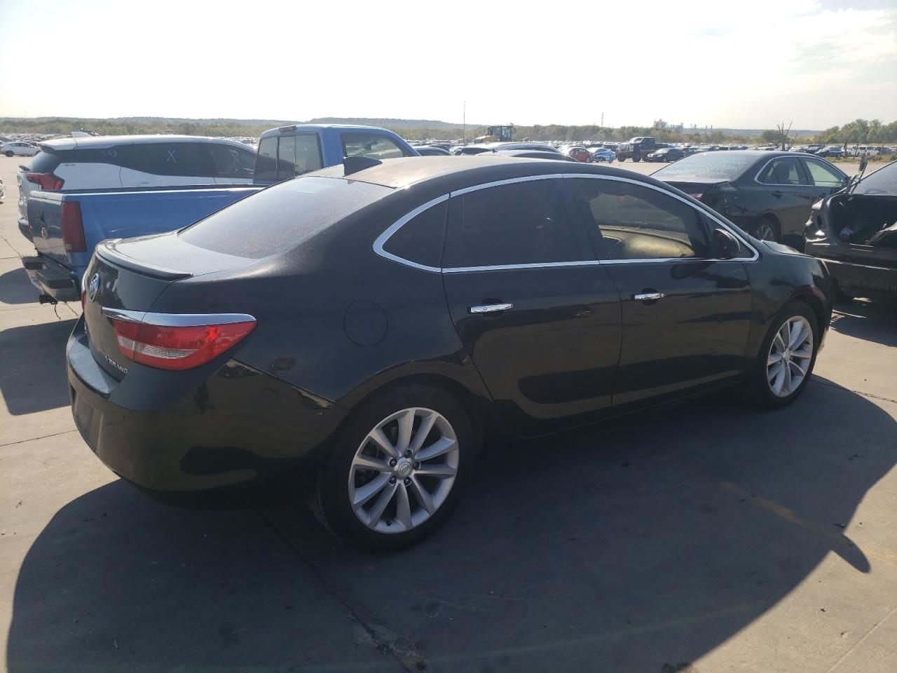 Photo 2 VIN: 1G4PS5SKXG4173625 - BUICK VERANO 