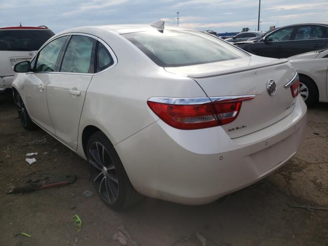 Photo 2 VIN: 1G4PW5SK1G4126052 - BUICK VERANO SPO 