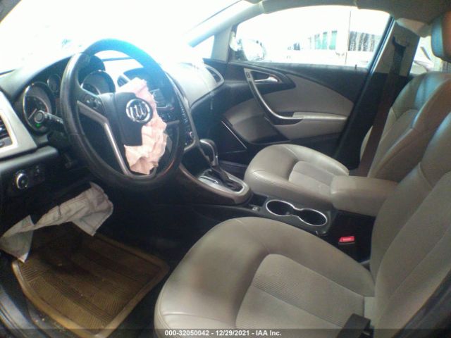 Photo 4 VIN: 1G4PW5SK8G4181811 - BUICK VERANO 