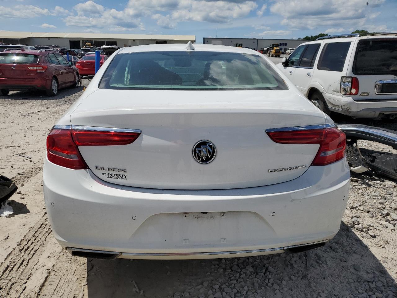 Photo 5 VIN: 1G4ZP5SS2JU131239 - BUICK LACROSSE 