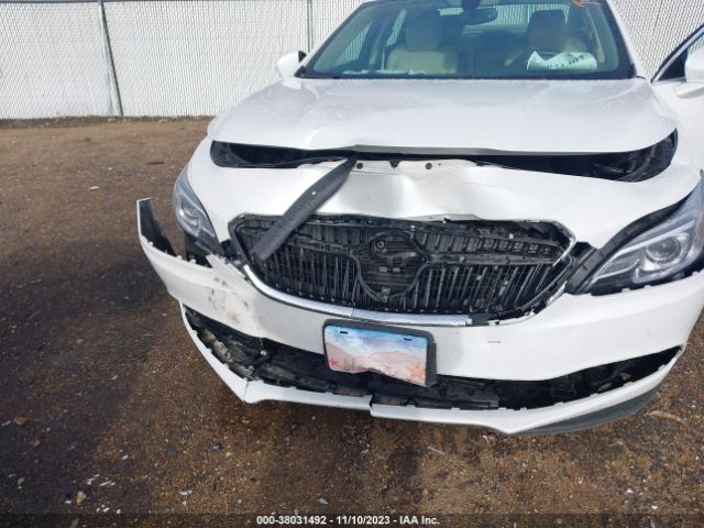 Photo 5 VIN: 1G4ZP5SS2JU142452 - BUICK LACROSSE 