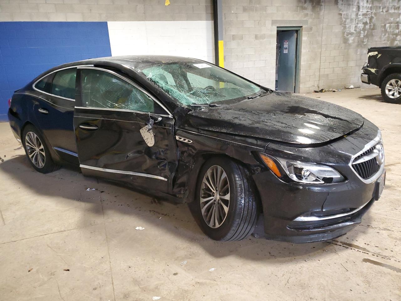 Photo 3 VIN: 1G4ZP5SS5JU143921 - BUICK LACROSSE 