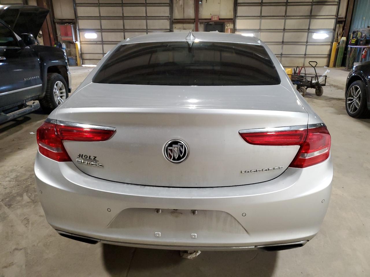 Photo 5 VIN: 1G4ZP5SS7JU130457 - BUICK LACROSSE 