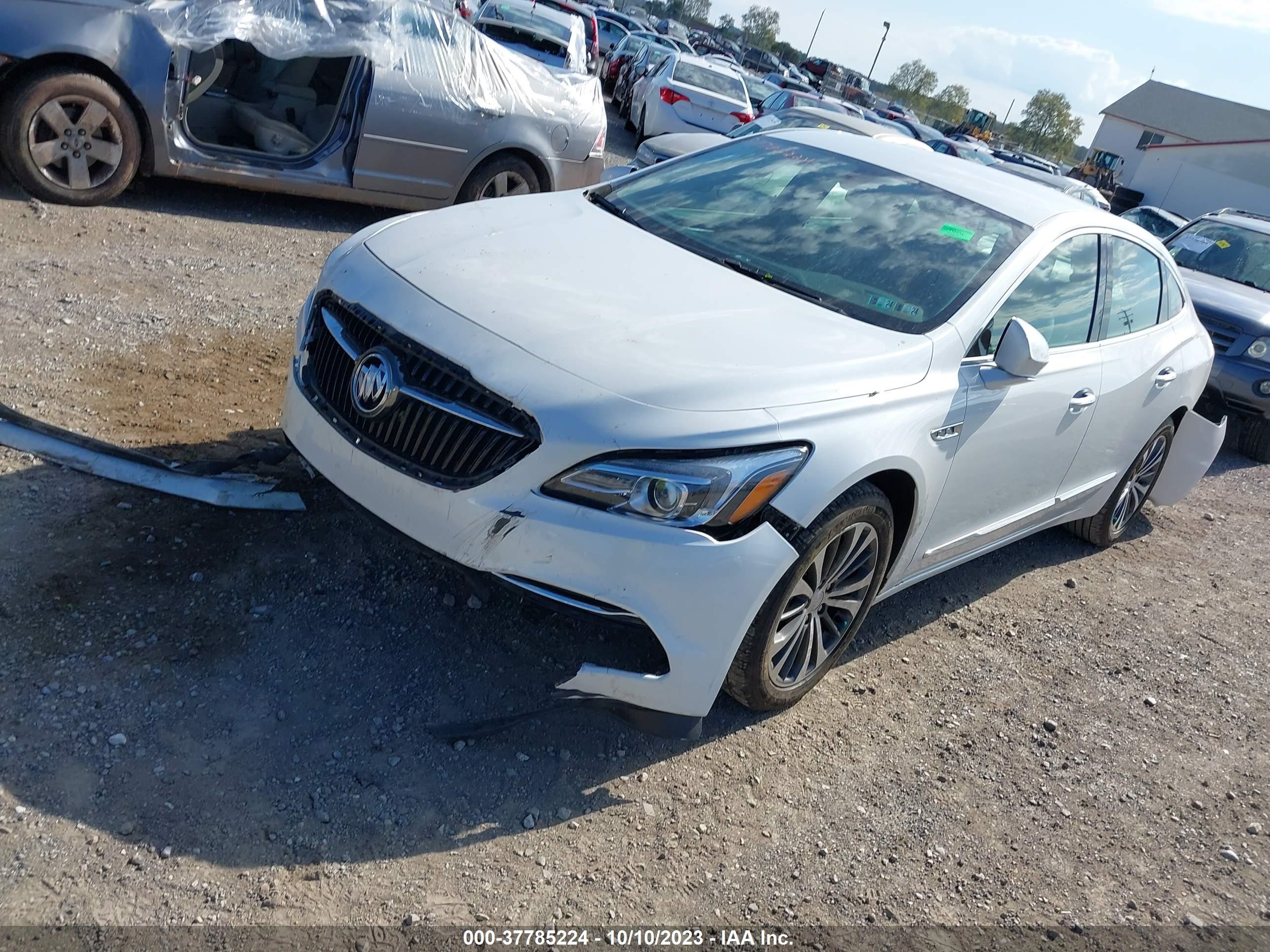 Photo 1 VIN: 1G4ZP5SS9HU164099 - BUICK LACROSSE 