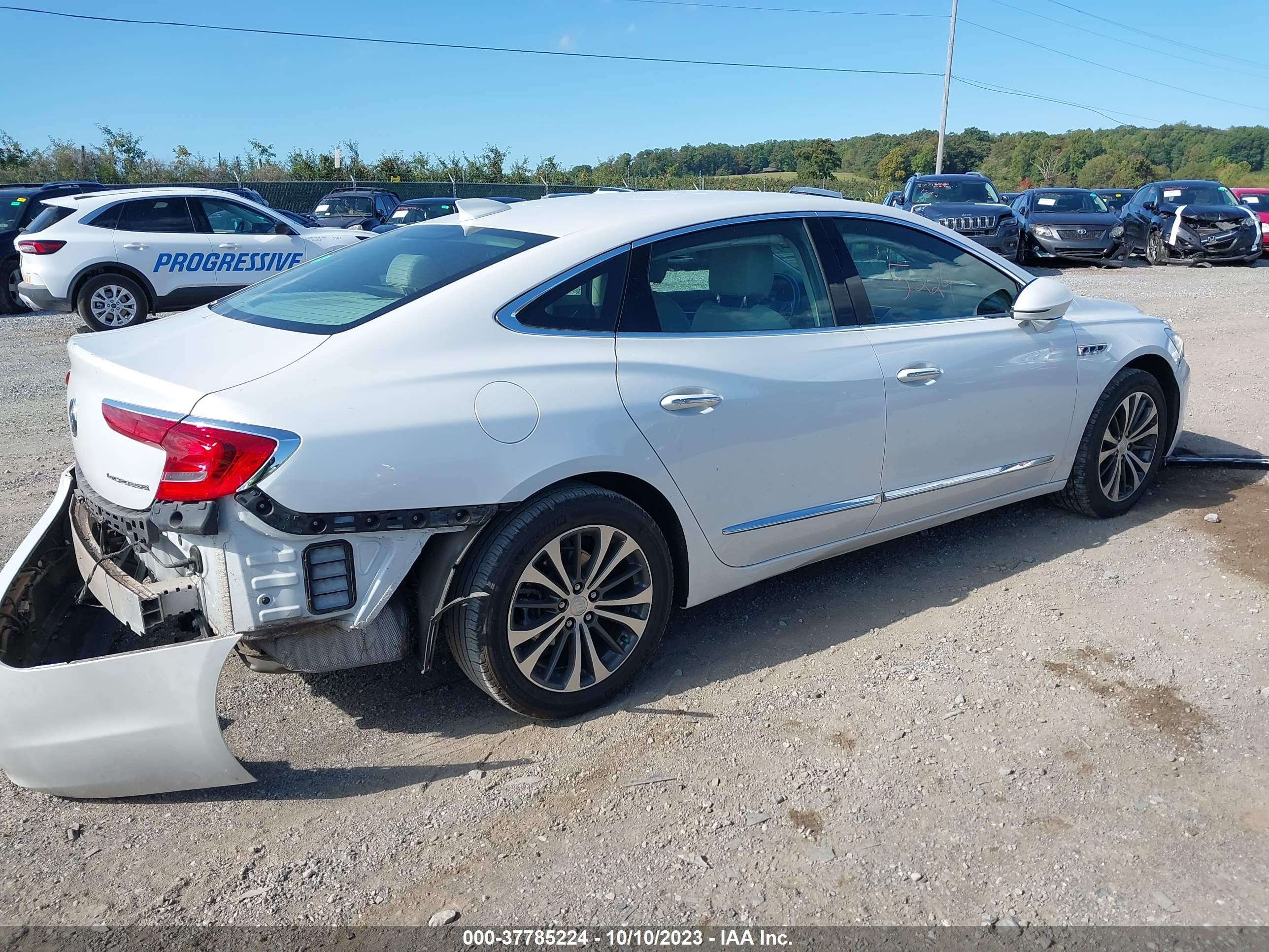 Photo 12 VIN: 1G4ZP5SS9HU164099 - BUICK LACROSSE 