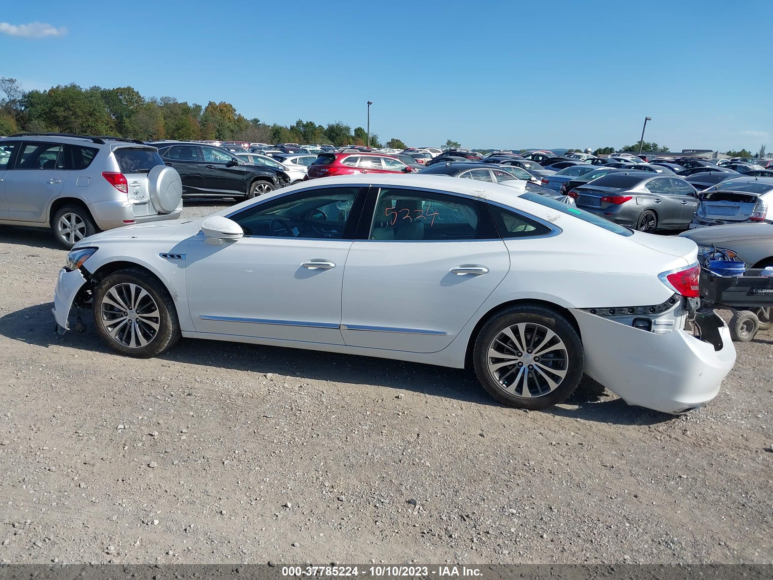 Photo 13 VIN: 1G4ZP5SS9HU164099 - BUICK LACROSSE 