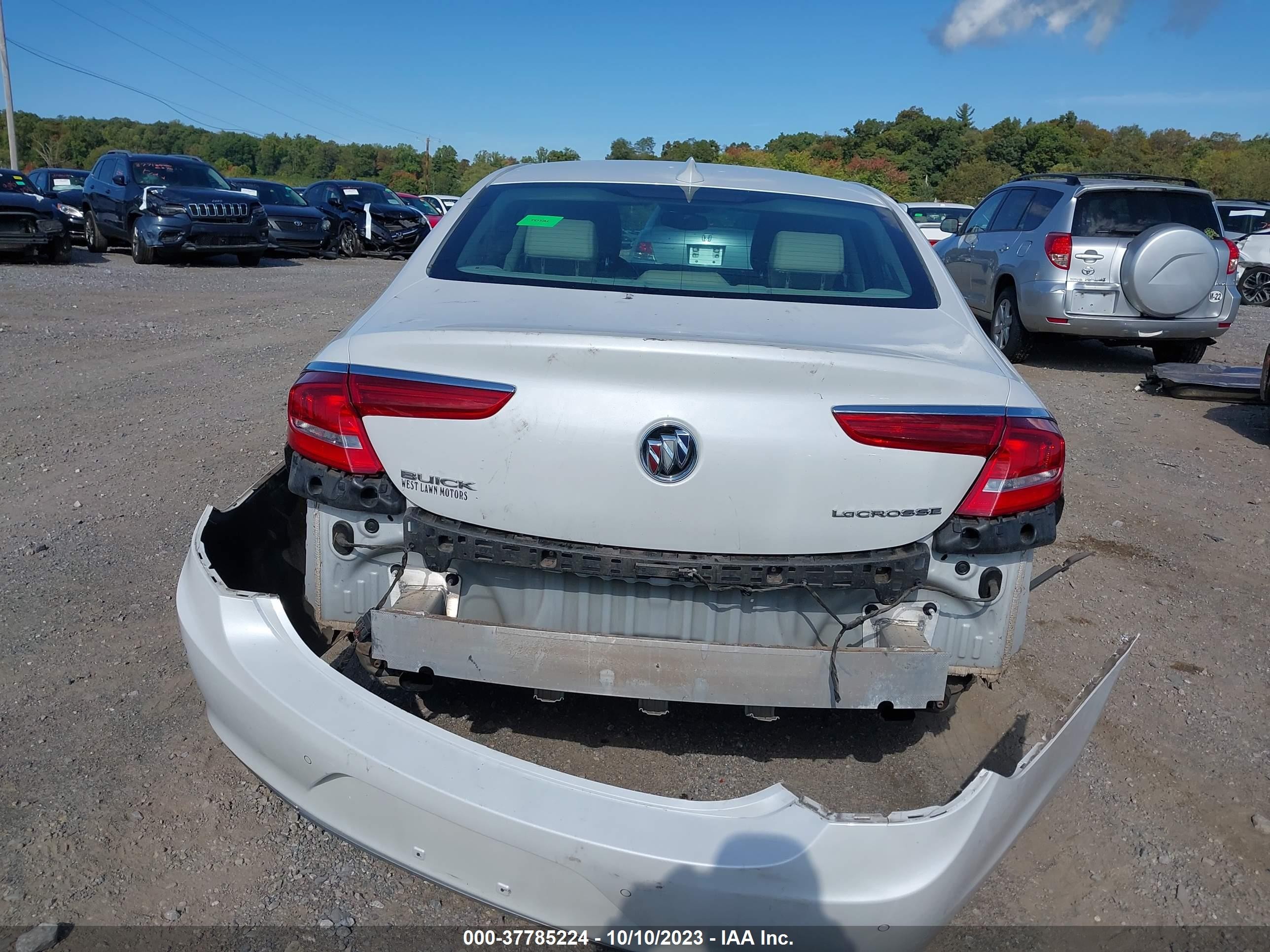 Photo 15 VIN: 1G4ZP5SS9HU164099 - BUICK LACROSSE 