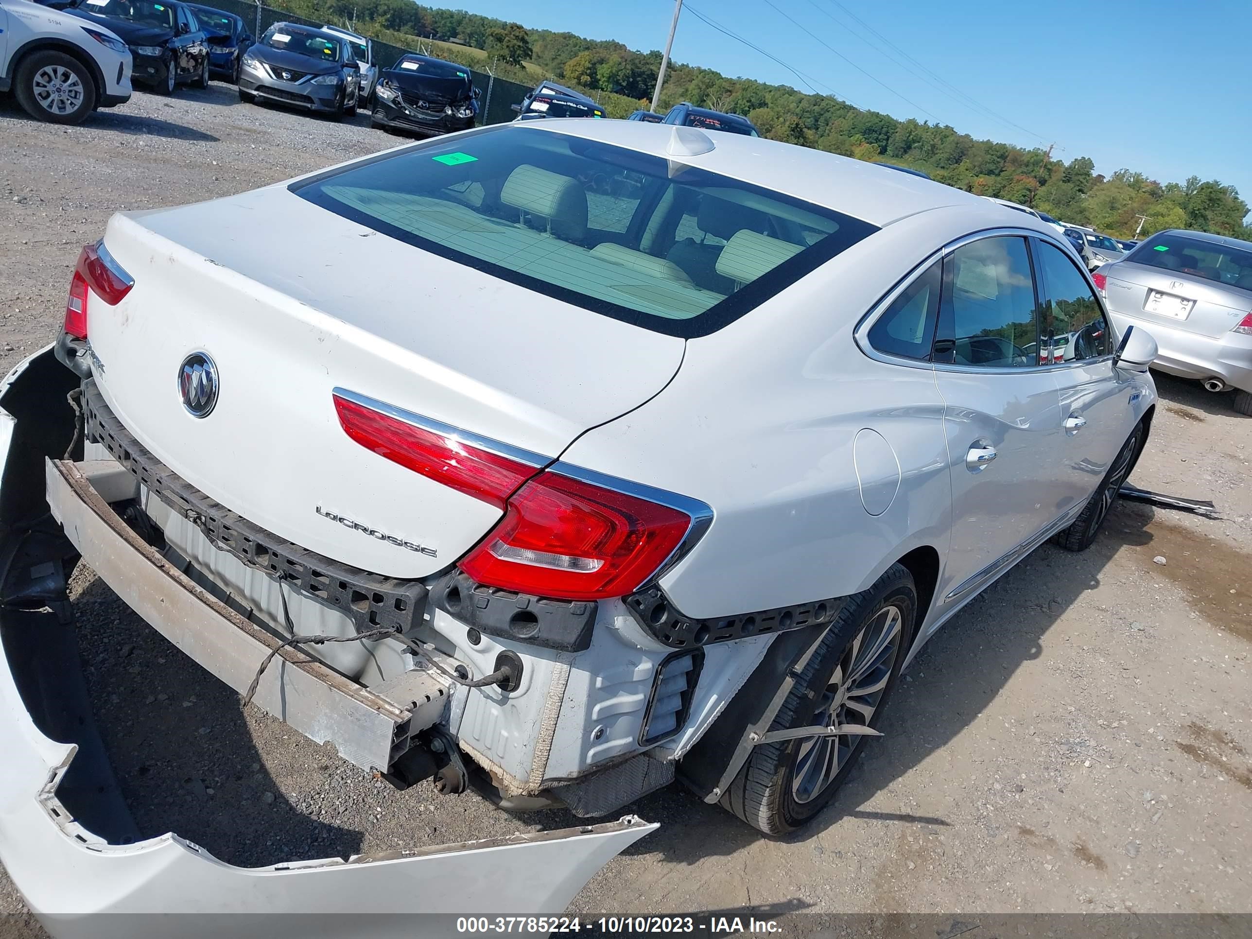 Photo 3 VIN: 1G4ZP5SS9HU164099 - BUICK LACROSSE 