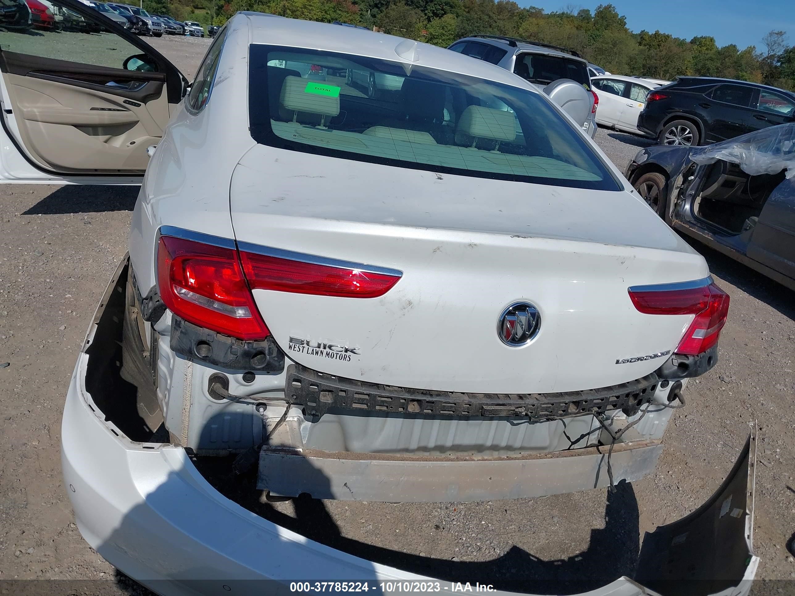 Photo 5 VIN: 1G4ZP5SS9HU164099 - BUICK LACROSSE 