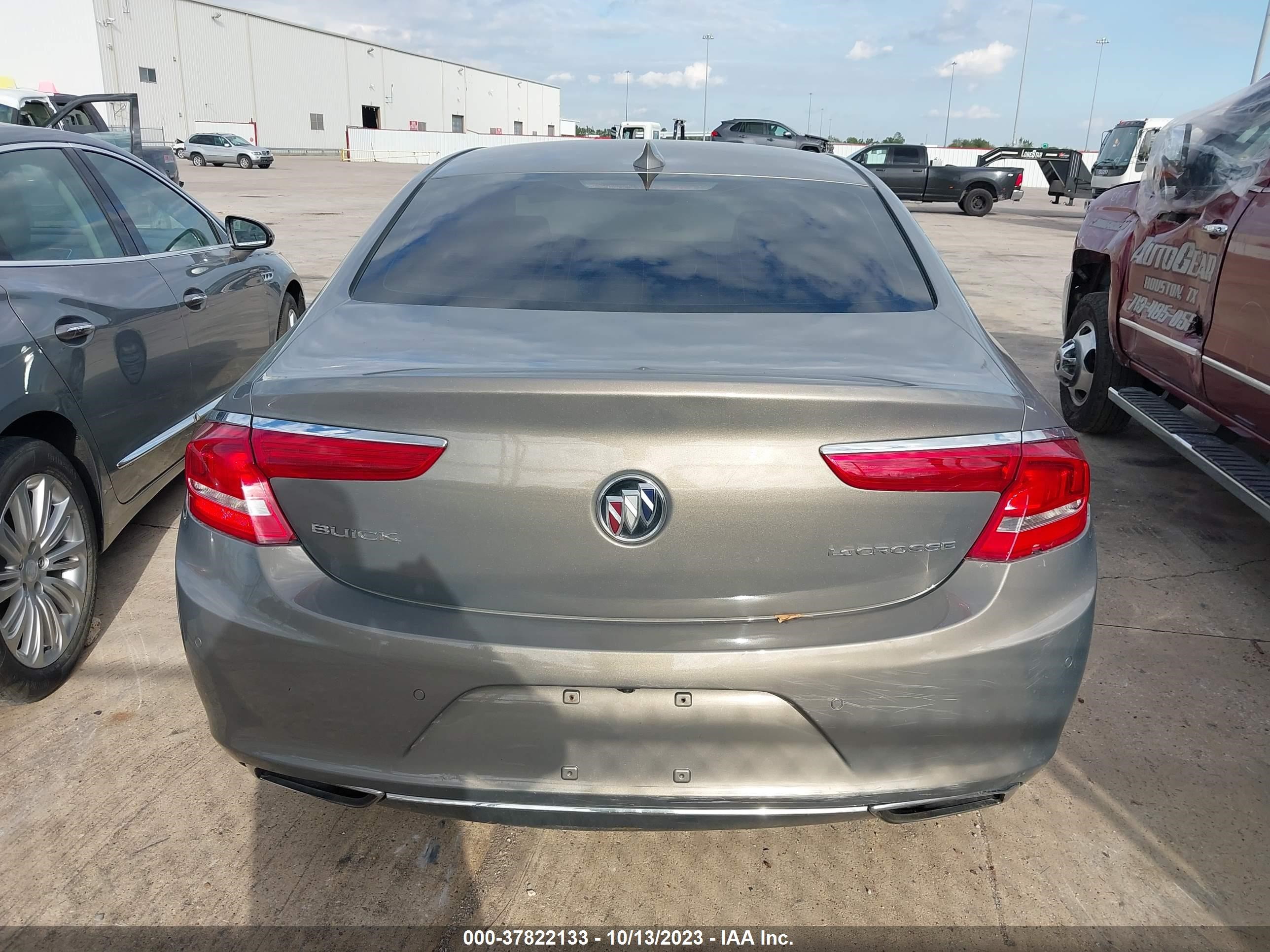 Photo 15 VIN: 1G4ZR5SS1HU163457 - BUICK LACROSSE 