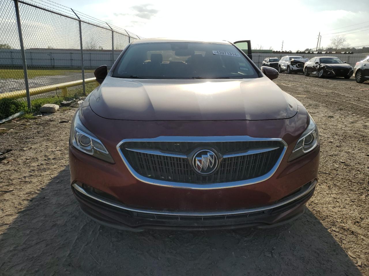 Photo 4 VIN: 1G4ZR5SS7HU133606 - BUICK LACROSSE 