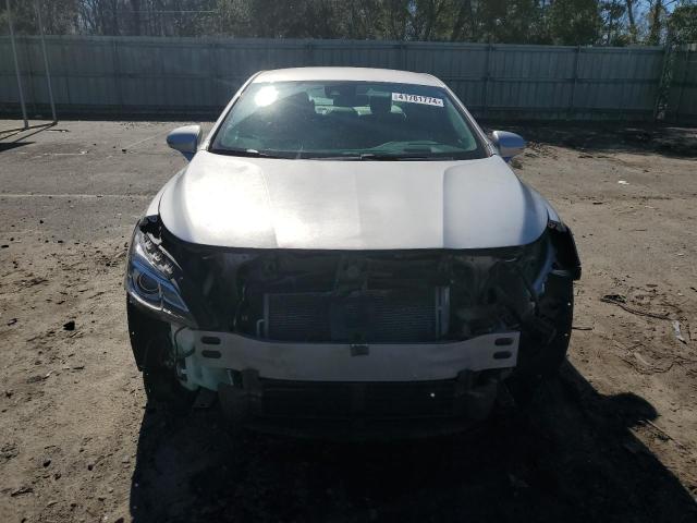 Photo 4 VIN: 1G4ZR5SS7JU143736 - BUICK LACROSSE 