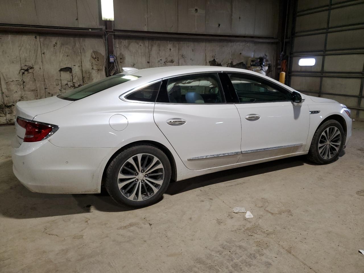 Photo 2 VIN: 1G4ZR5SS8HU135025 - BUICK LACROSSE 