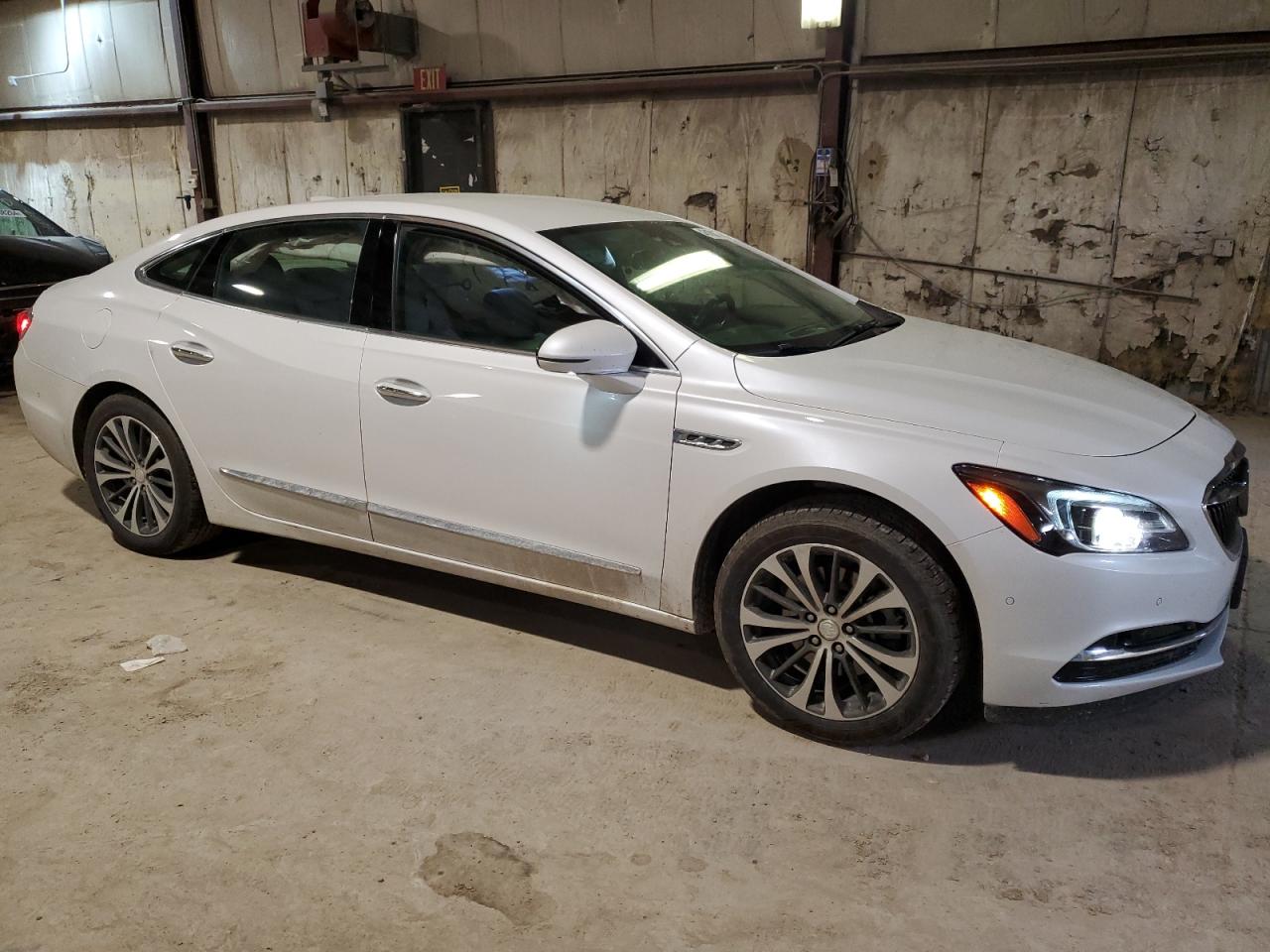 Photo 3 VIN: 1G4ZR5SS8HU135025 - BUICK LACROSSE 