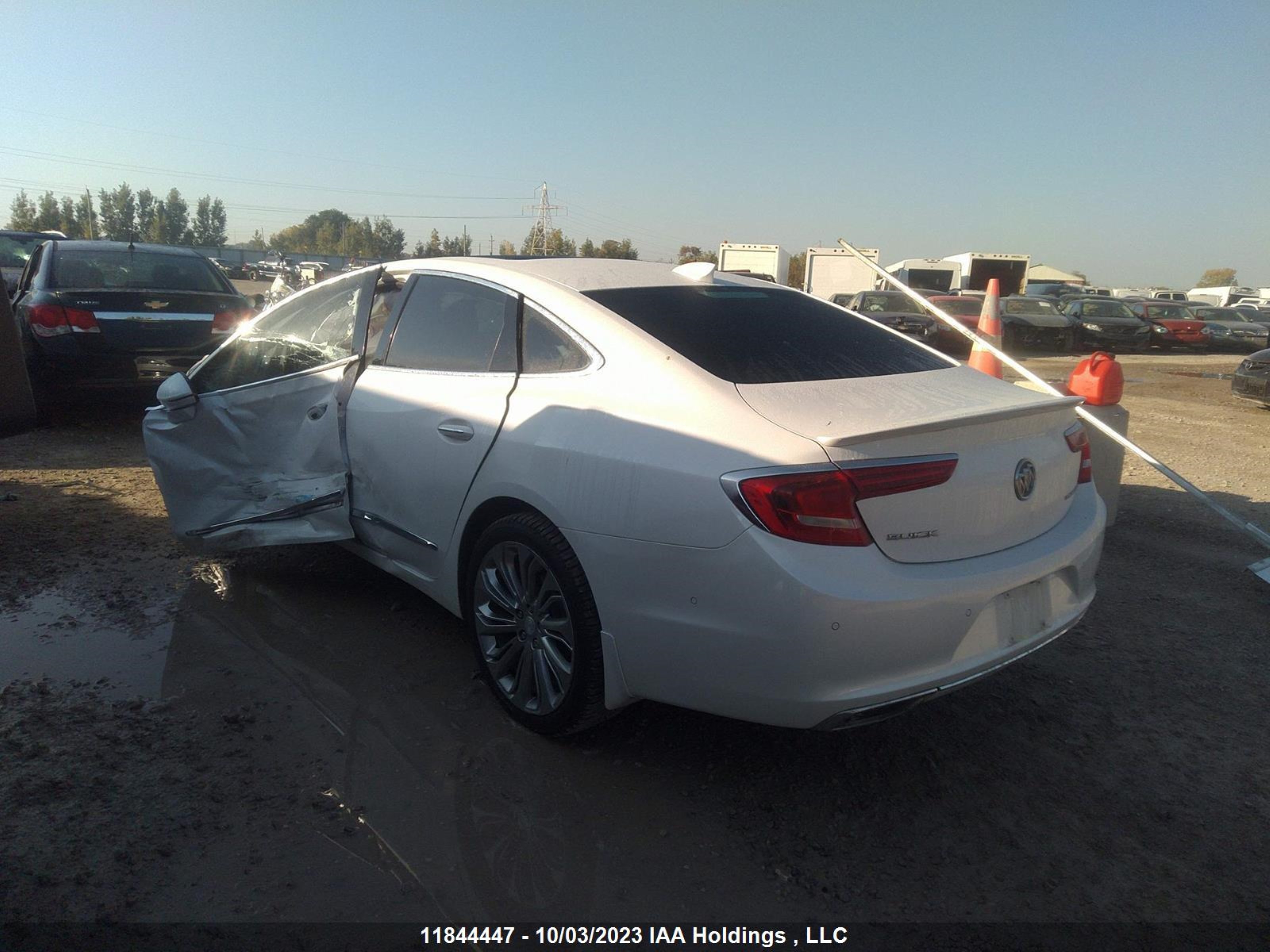 Photo 2 VIN: 1G4ZR5SS8JU127240 - BUICK LACROSSE 