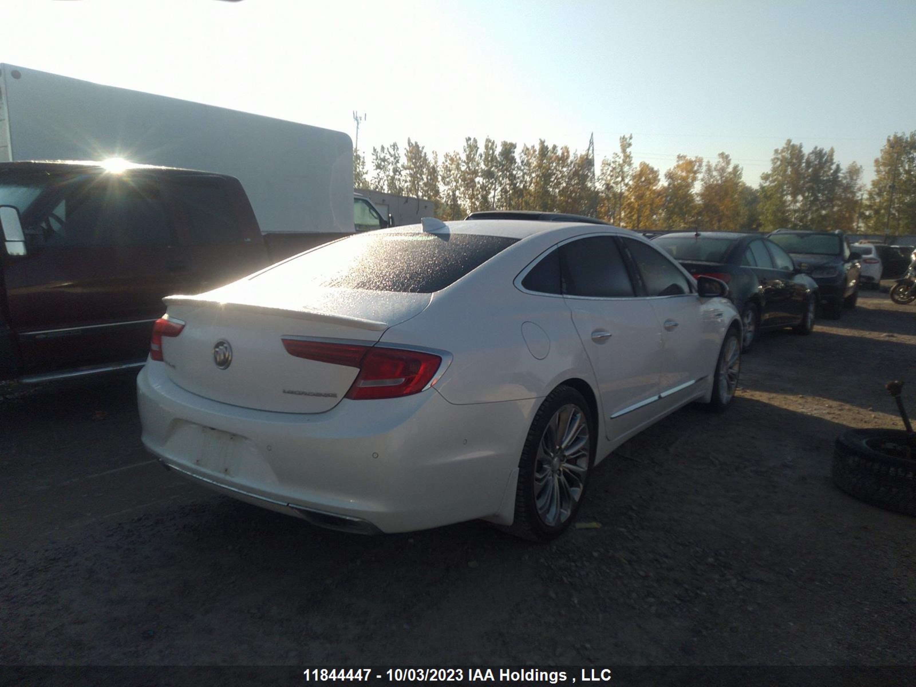 Photo 3 VIN: 1G4ZR5SS8JU127240 - BUICK LACROSSE 