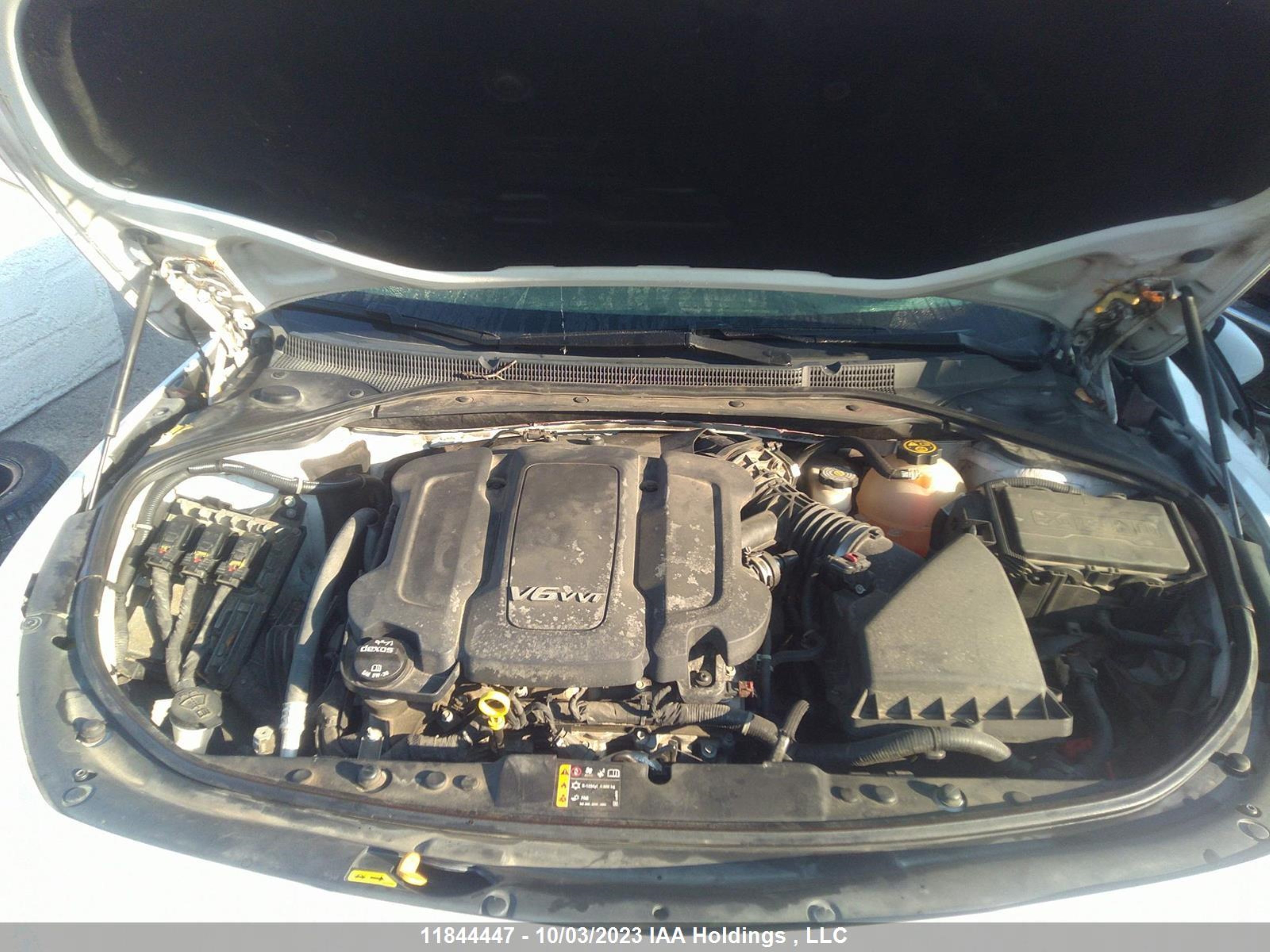 Photo 9 VIN: 1G4ZR5SS8JU127240 - BUICK LACROSSE 