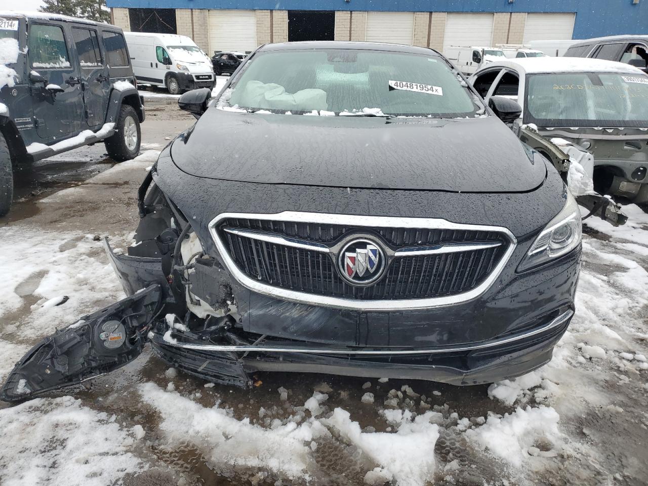 Photo 4 VIN: 1G4ZR5SS9JU112911 - BUICK LACROSSE 