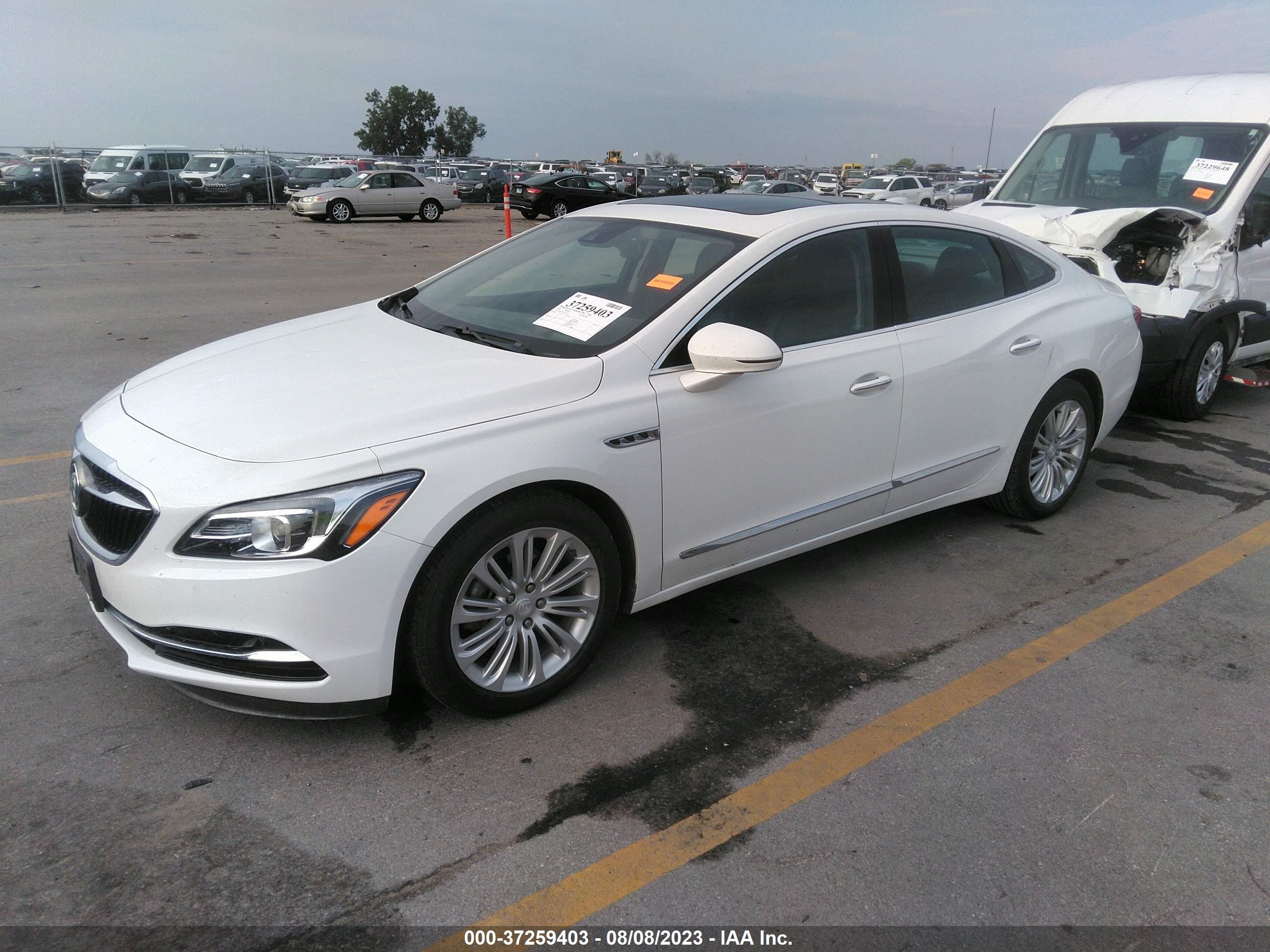 Photo 1 VIN: 1G4ZR5SZ3JU125313 - BUICK LACROSSE 