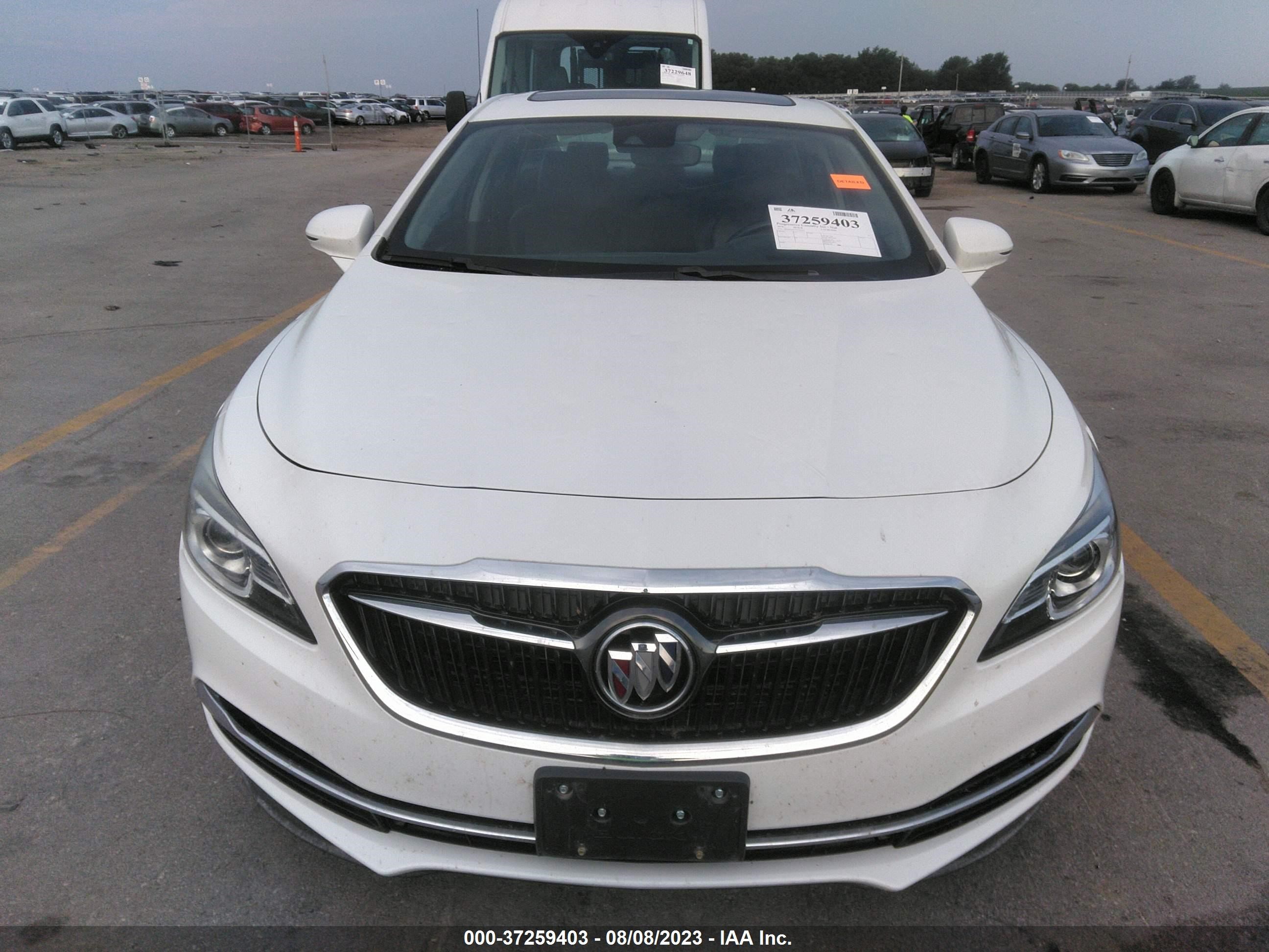 Photo 11 VIN: 1G4ZR5SZ3JU125313 - BUICK LACROSSE 