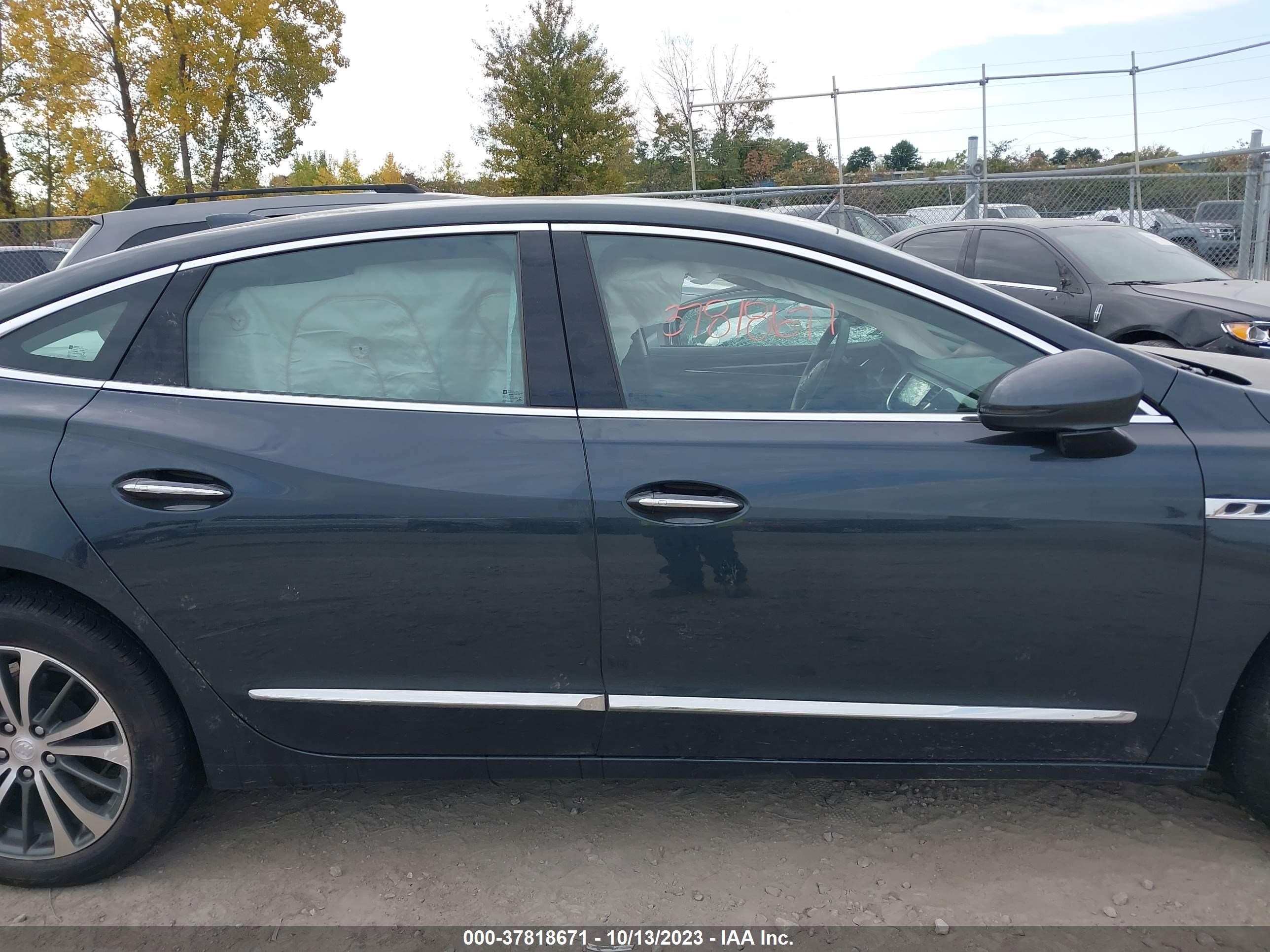 Photo 11 VIN: 1G4ZS5SS6JU110506 - BUICK LACROSSE 