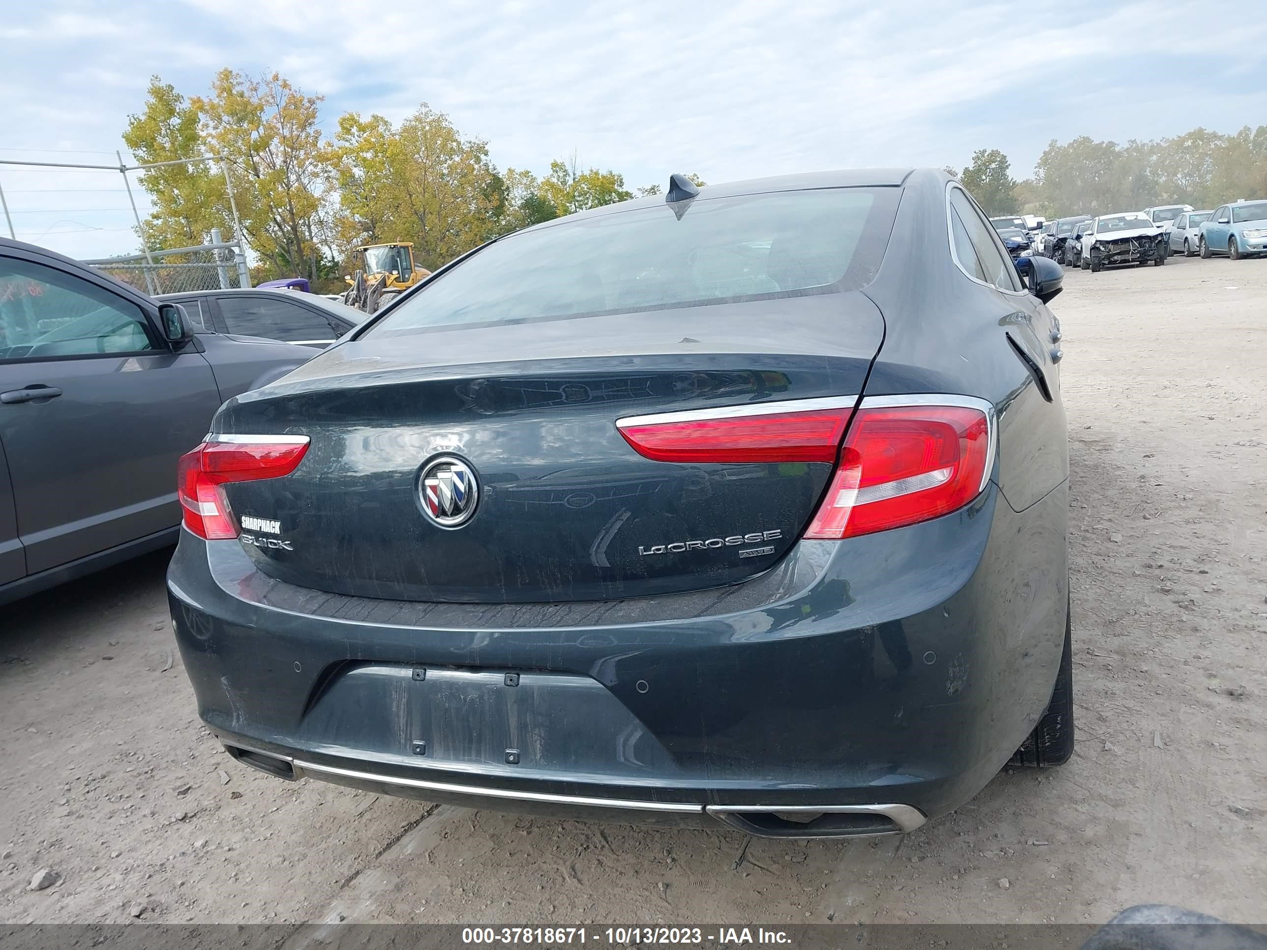 Photo 14 VIN: 1G4ZS5SS6JU110506 - BUICK LACROSSE 