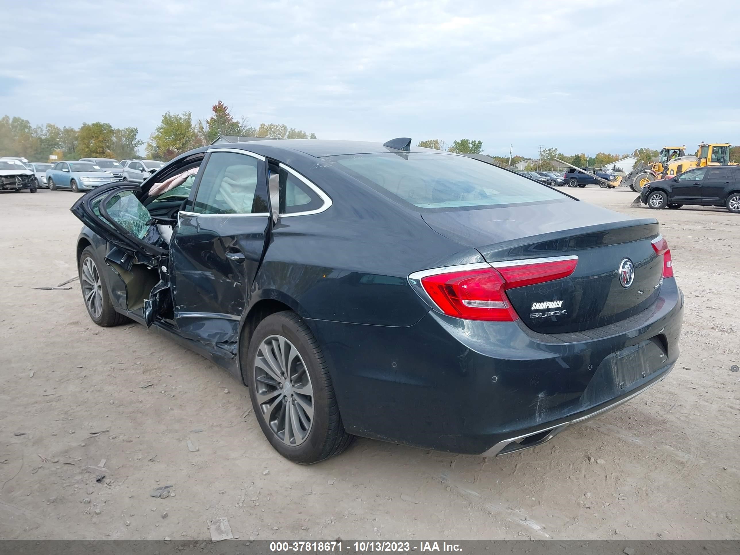 Photo 2 VIN: 1G4ZS5SS6JU110506 - BUICK LACROSSE 