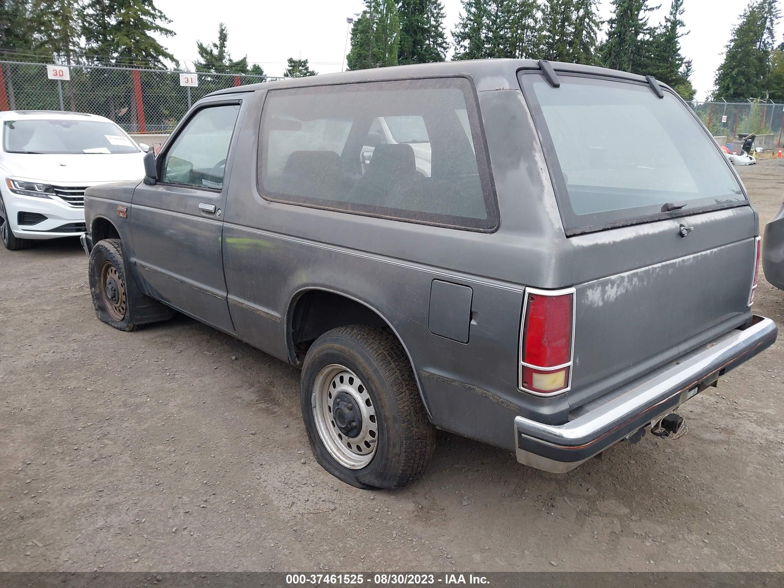 Photo 2 VIN: 1G5CT18R4G8509525 - GMC NULL 