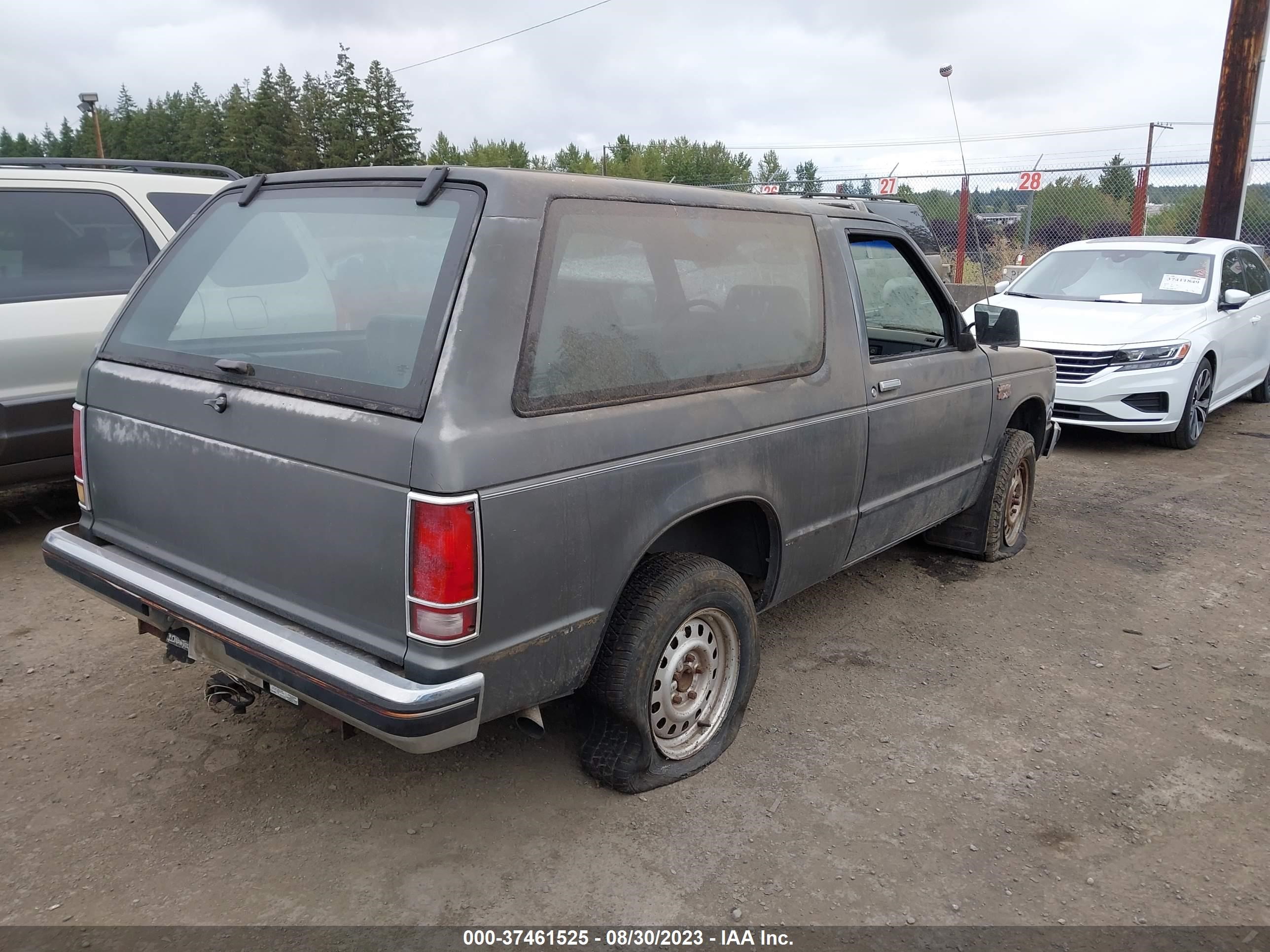 Photo 3 VIN: 1G5CT18R4G8509525 - GMC NULL 