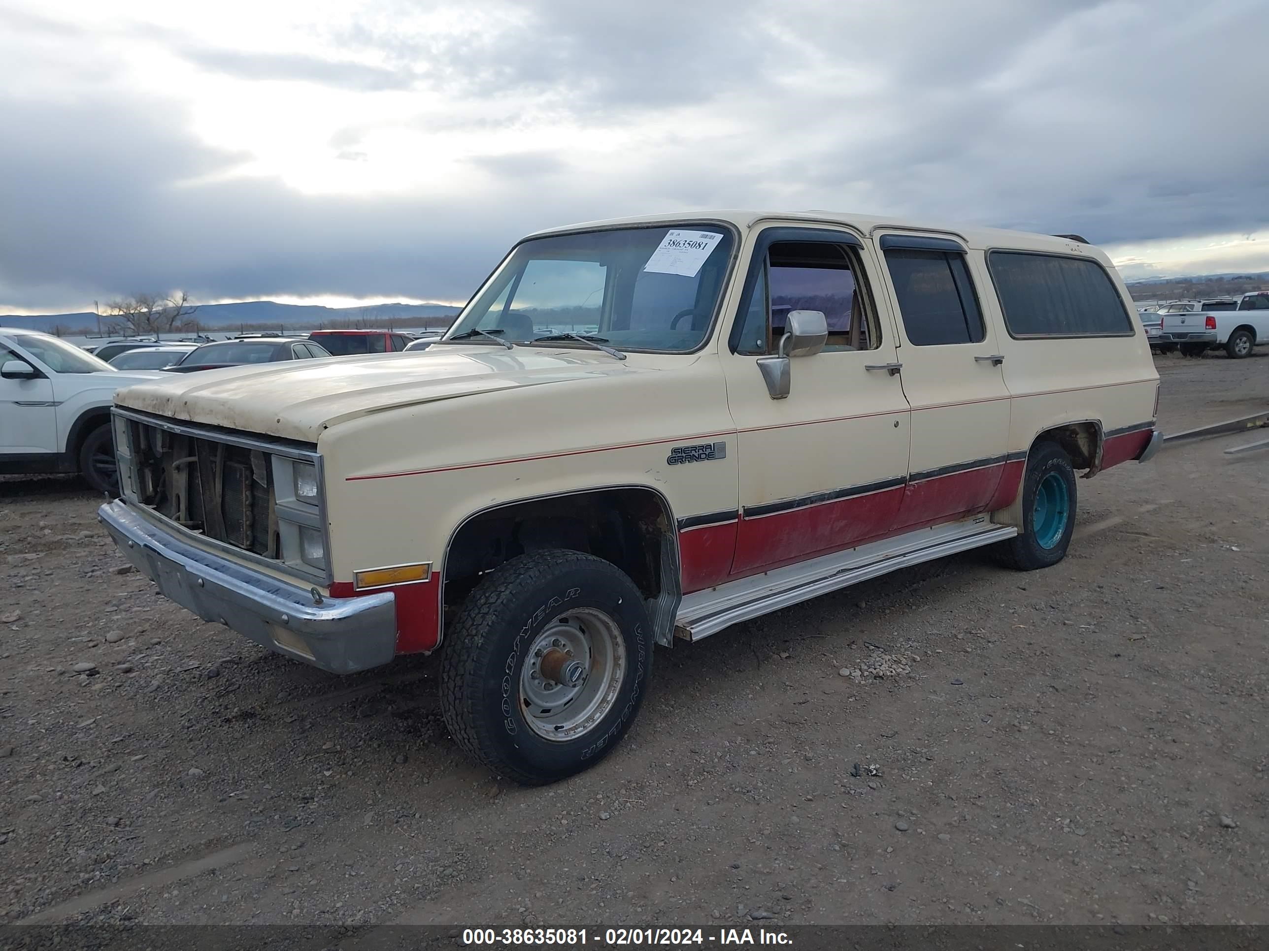 Photo 1 VIN: 1G5EK16L7BF513129 - GMC SUBURBAN 