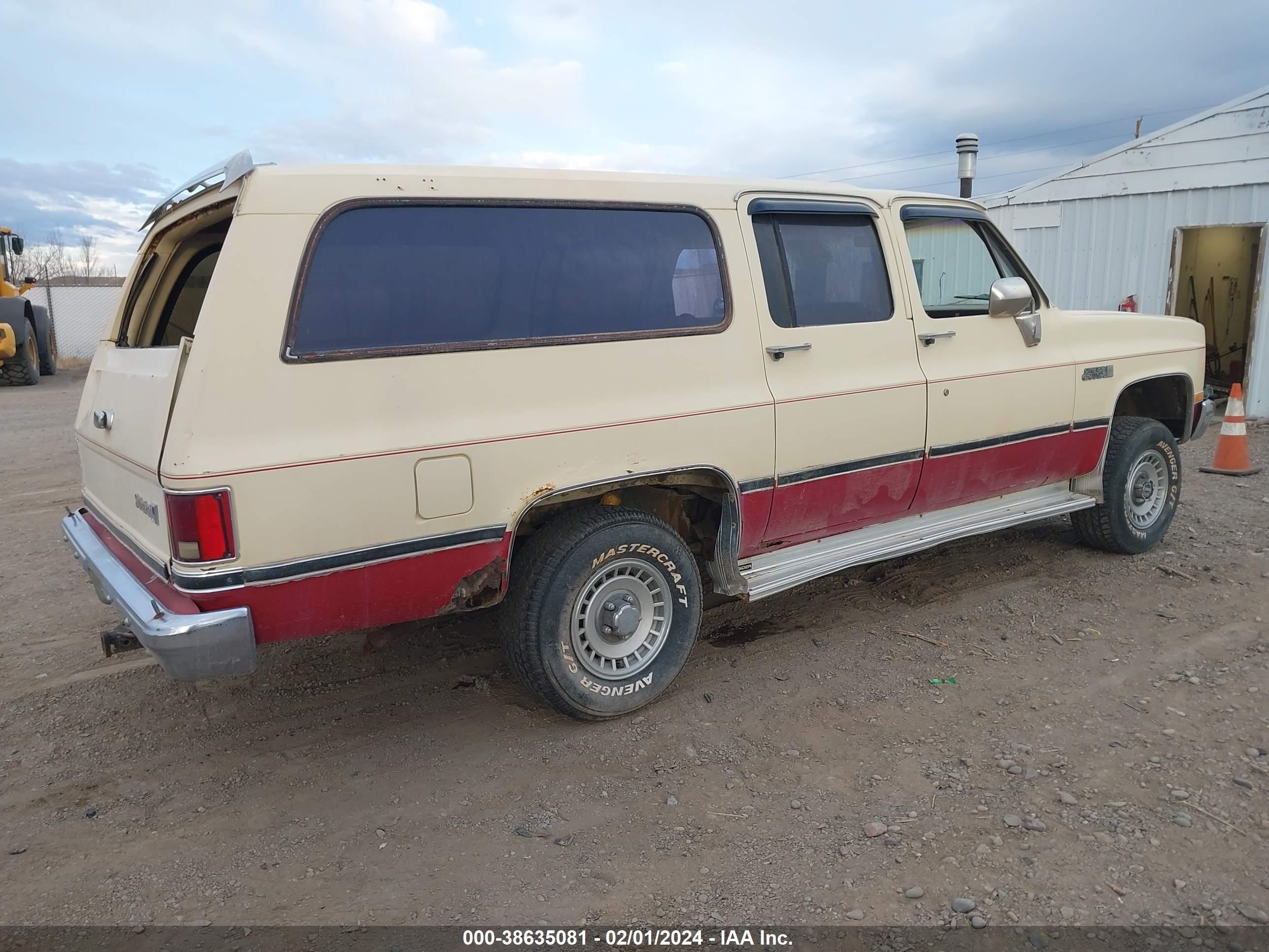 Photo 3 VIN: 1G5EK16L7BF513129 - GMC SUBURBAN 