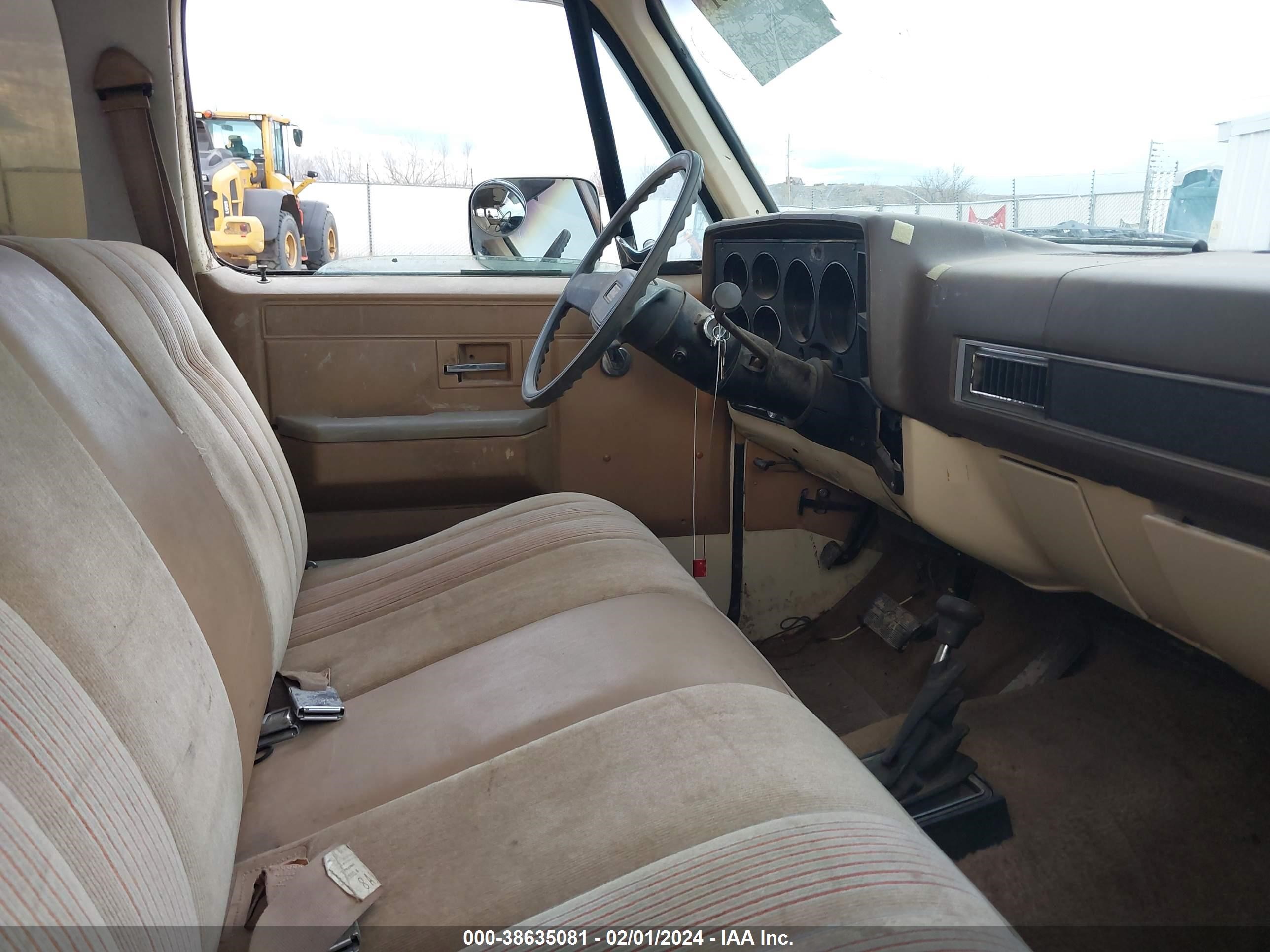 Photo 4 VIN: 1G5EK16L7BF513129 - GMC SUBURBAN 