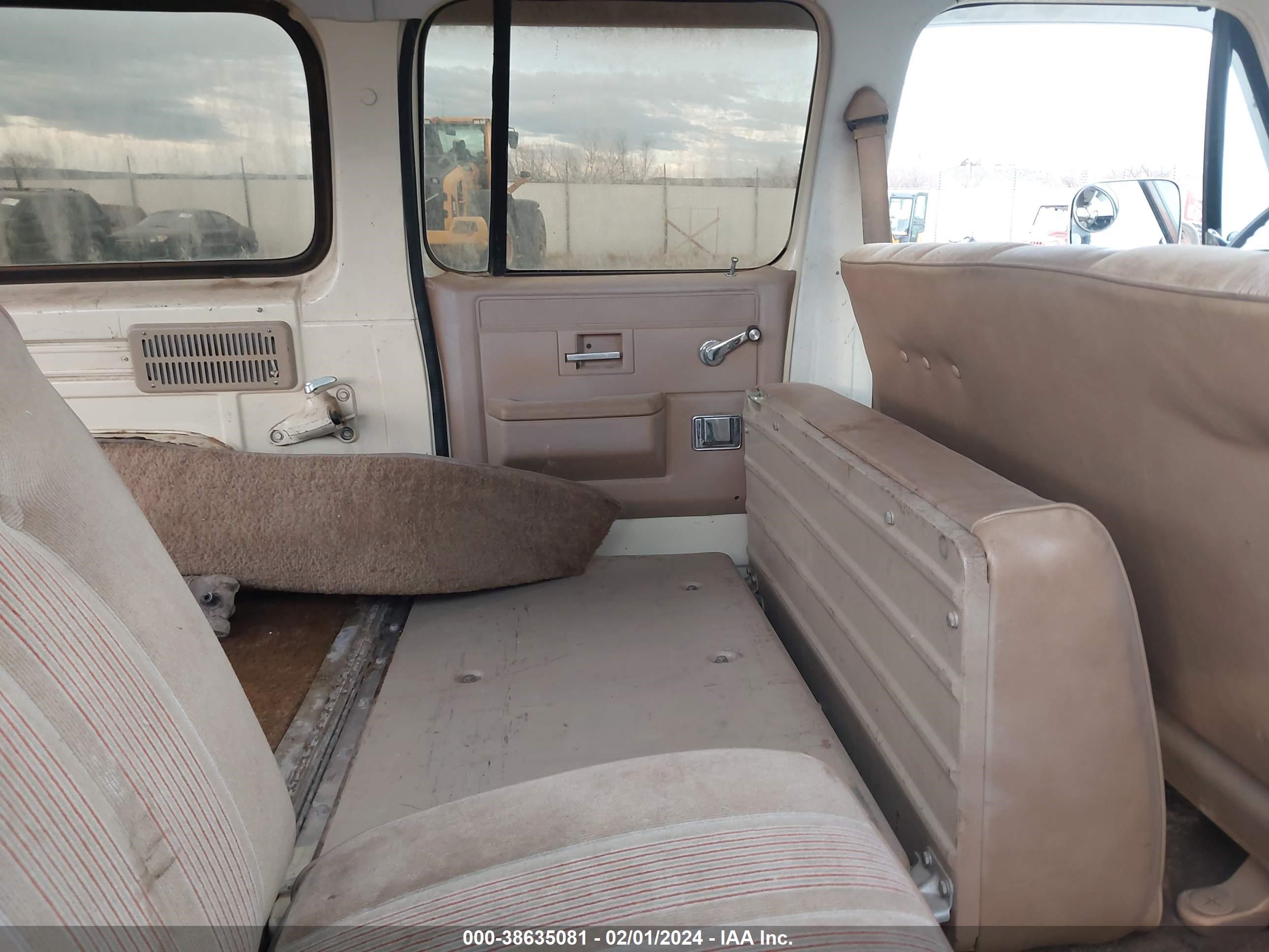 Photo 7 VIN: 1G5EK16L7BF513129 - GMC SUBURBAN 