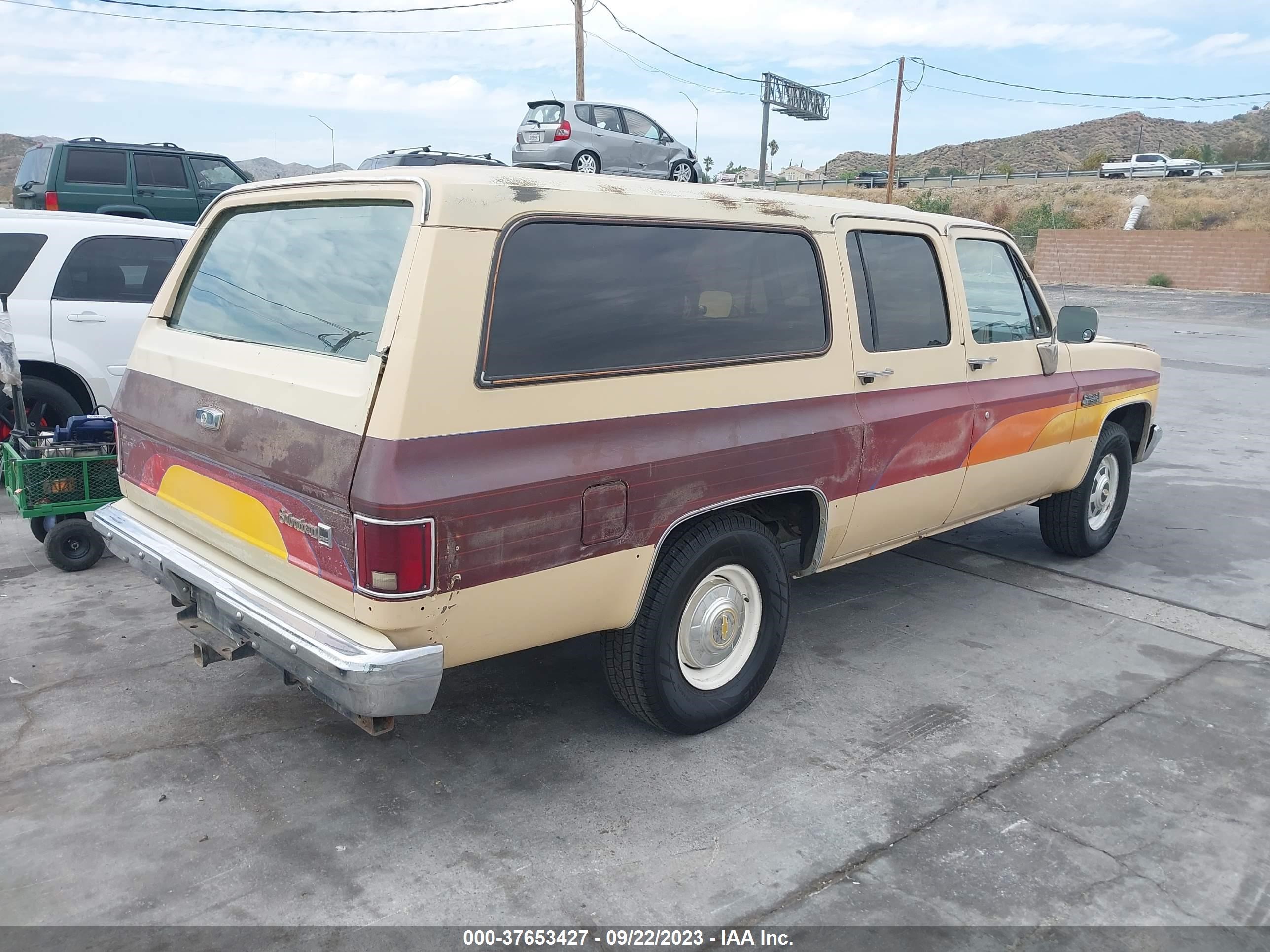 Photo 3 VIN: 1G5GC26W7DF518176 - GMC SUBURBAN 