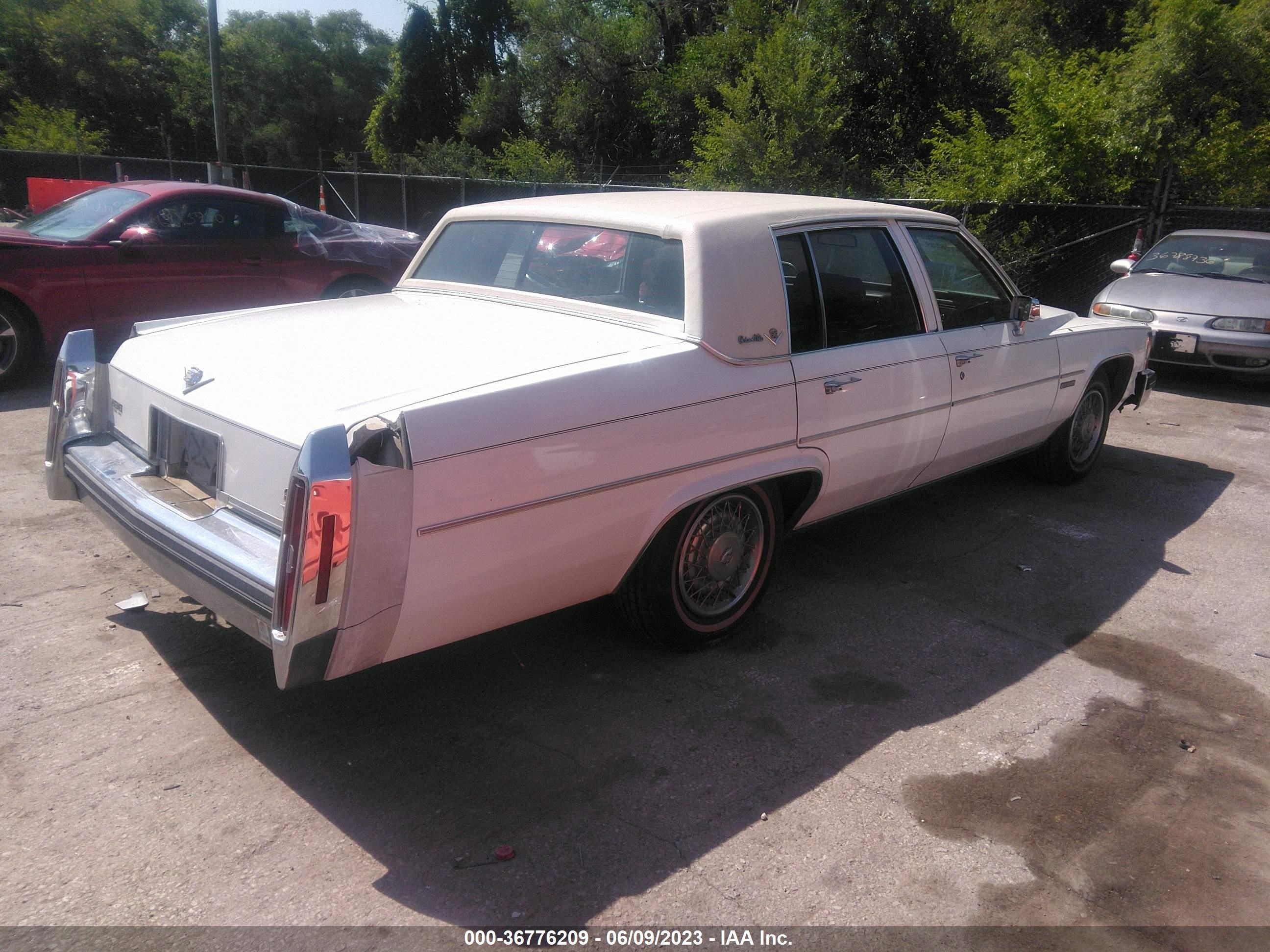 Photo 4 VIN: 1G6AD6982D9259047 - CADILLAC DE VILLE 