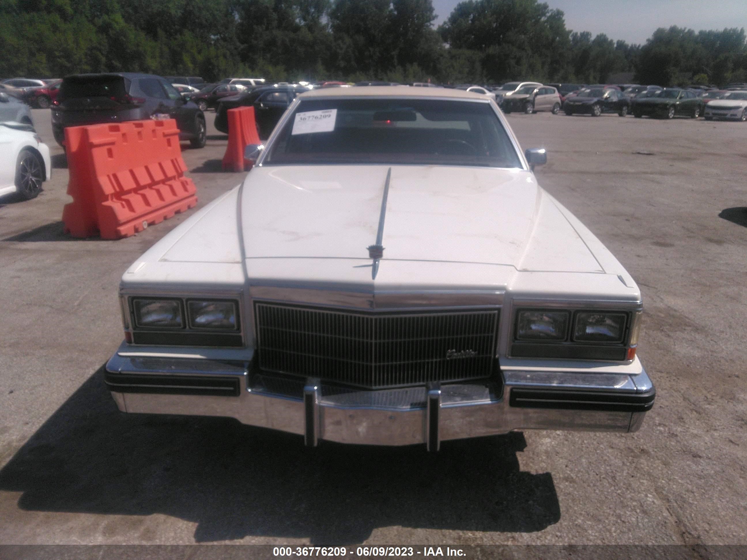 Photo 6 VIN: 1G6AD6982D9259047 - CADILLAC DE VILLE 