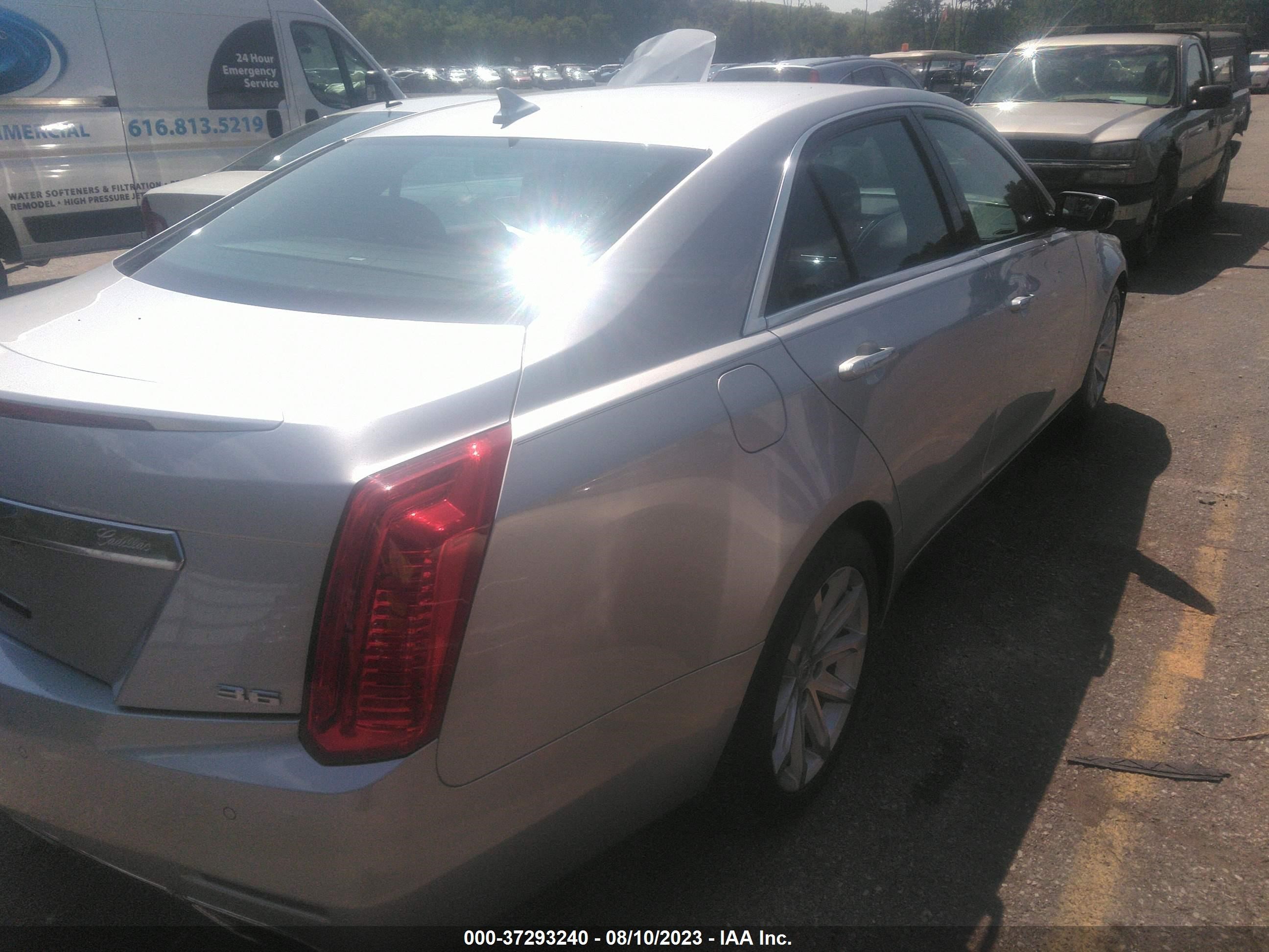 Photo 3 VIN: 1G6AR5S31E0158226 - CADILLAC CTS 