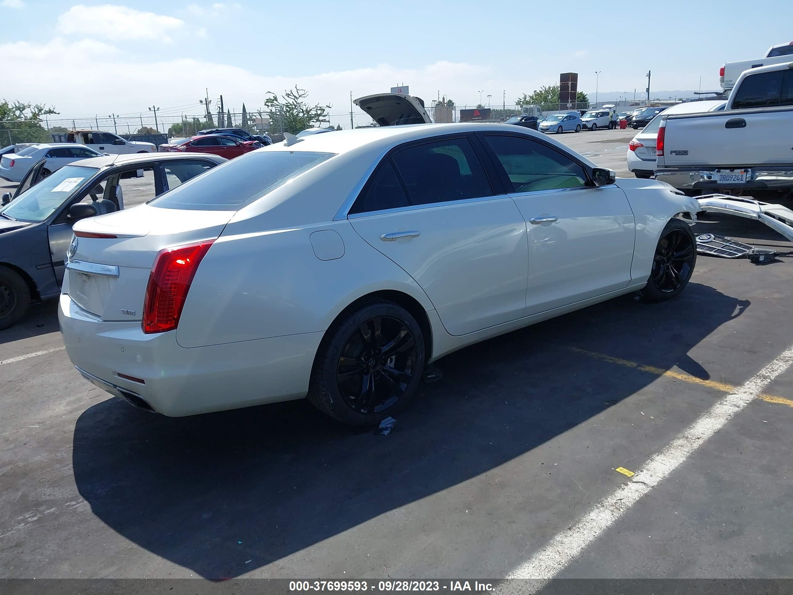 Photo 3 VIN: 1G6AR5S3XE0178331 - CADILLAC CTS 