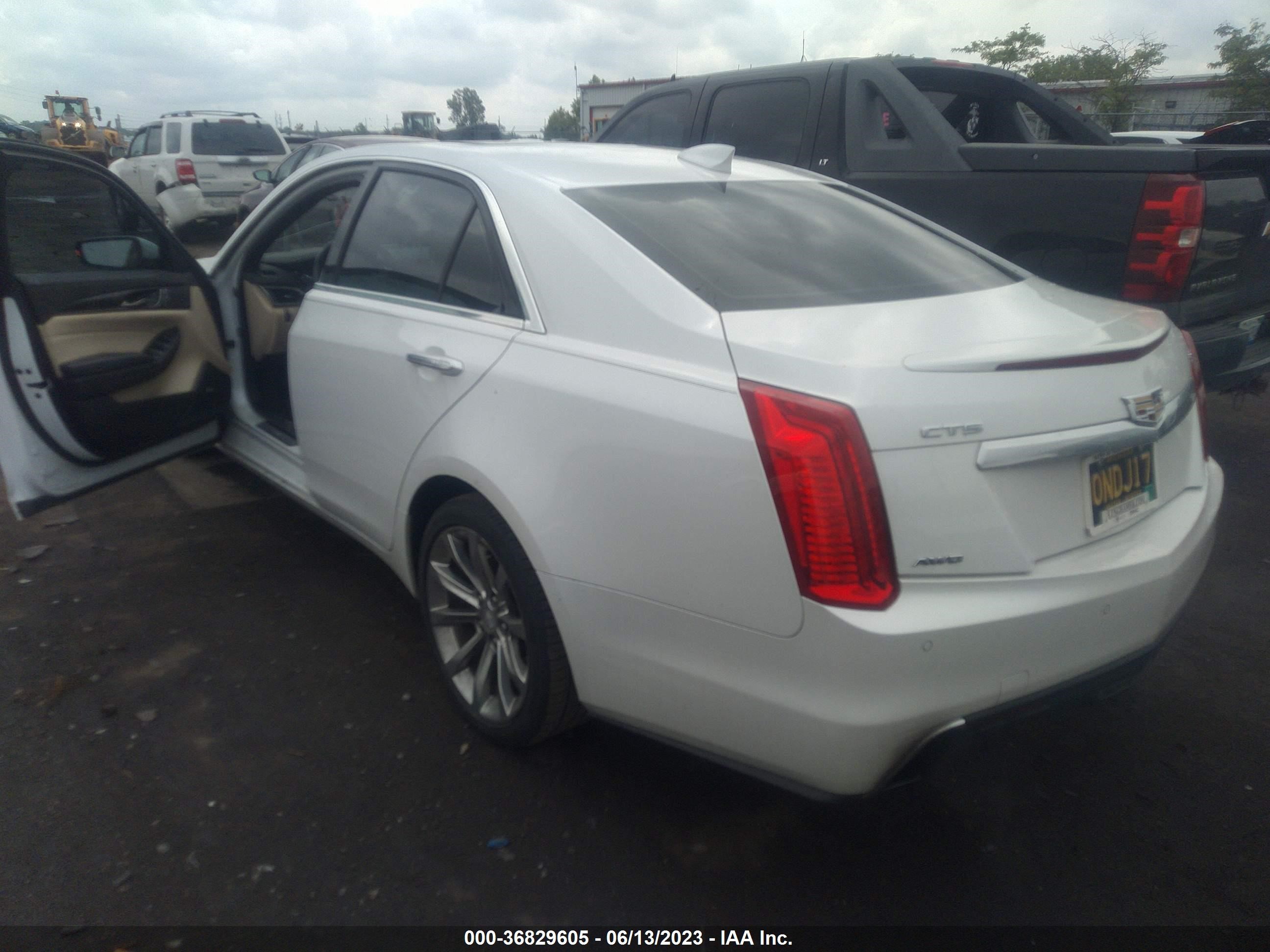 Photo 2 VIN: 1G6AX5SX1H0160474 - CADILLAC CTS 