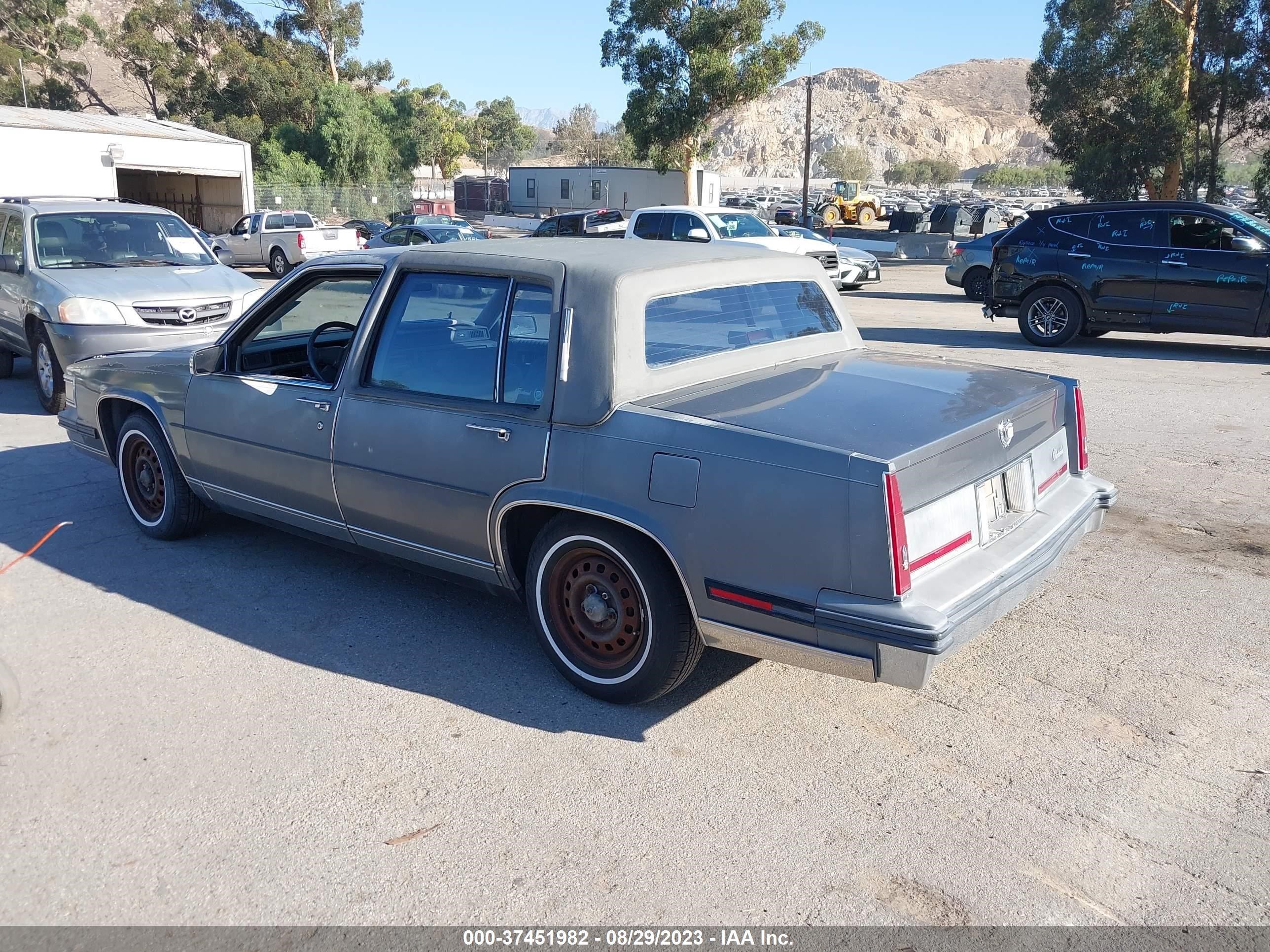 Photo 2 VIN: 1G6CB6981F4365133 - CADILLAC FLEETWOOD 