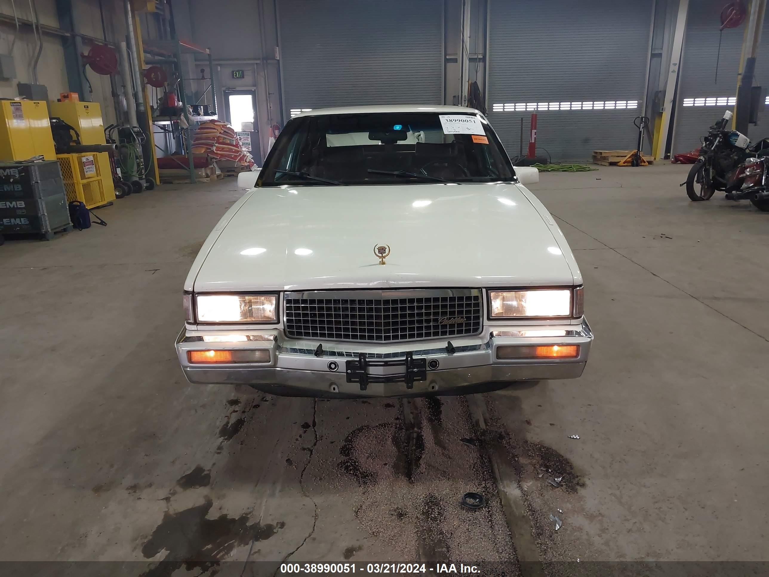 Photo 12 VIN: 1G6CD1150K4258129 - CADILLAC DE VILLE 