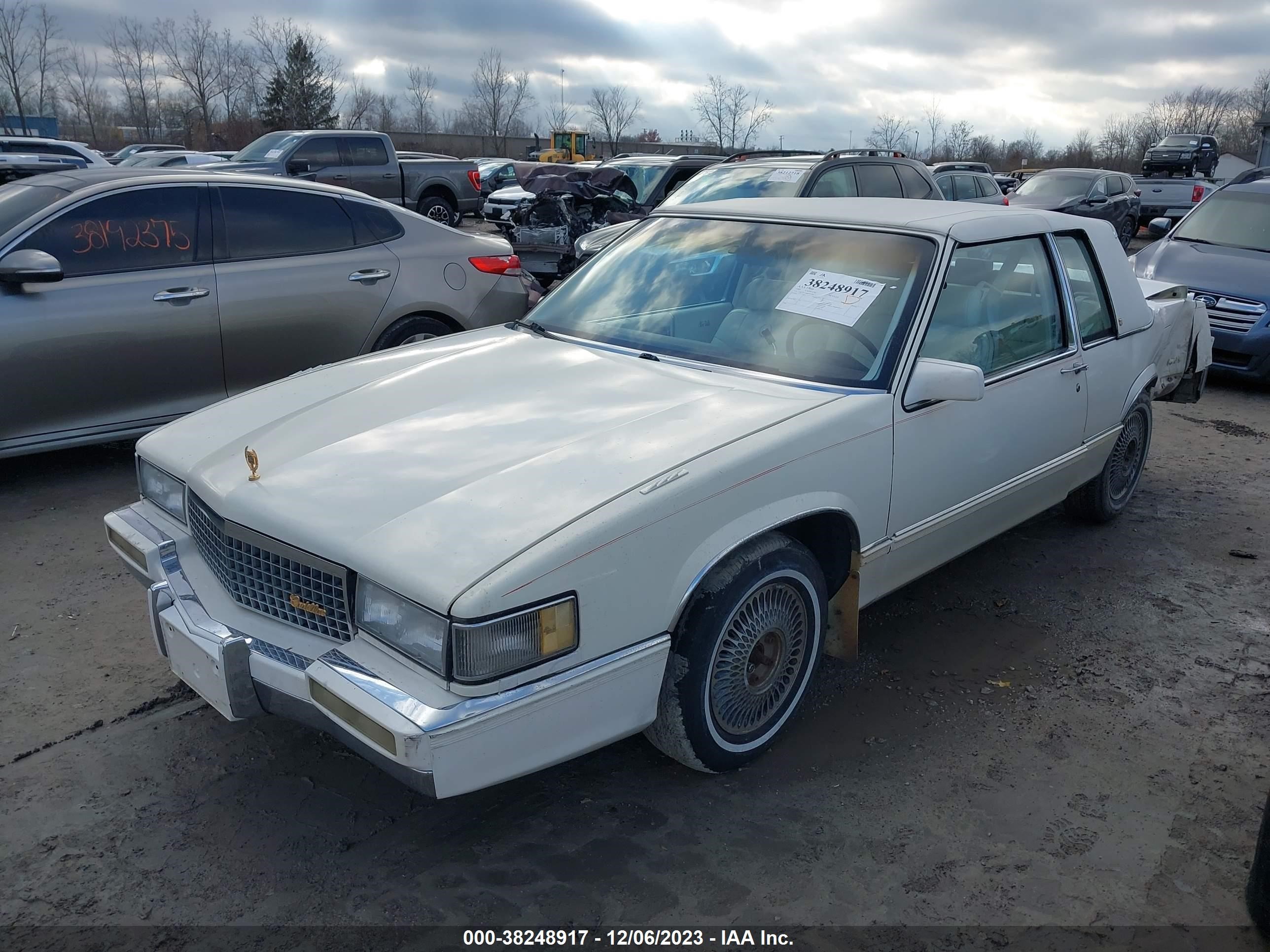 Photo 1 VIN: 1G6CD1150K4315896 - CADILLAC DE VILLE 