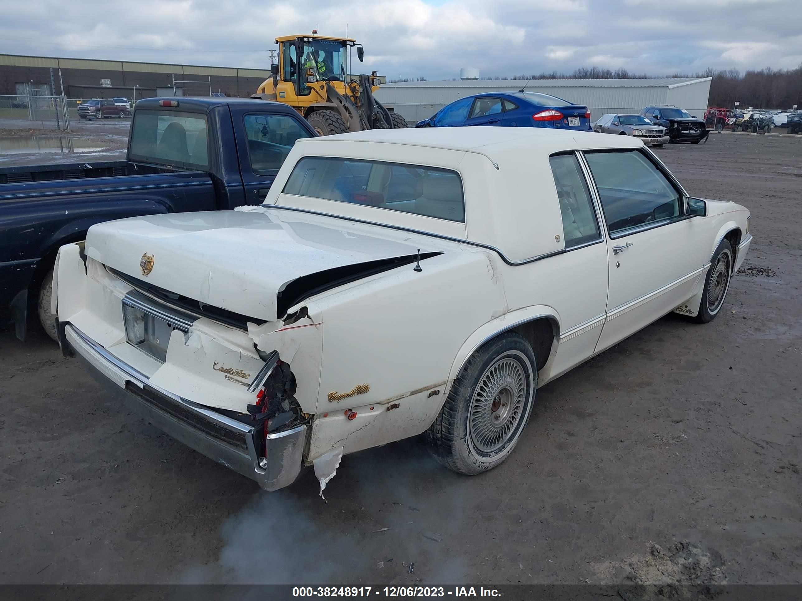 Photo 3 VIN: 1G6CD1150K4315896 - CADILLAC DE VILLE 