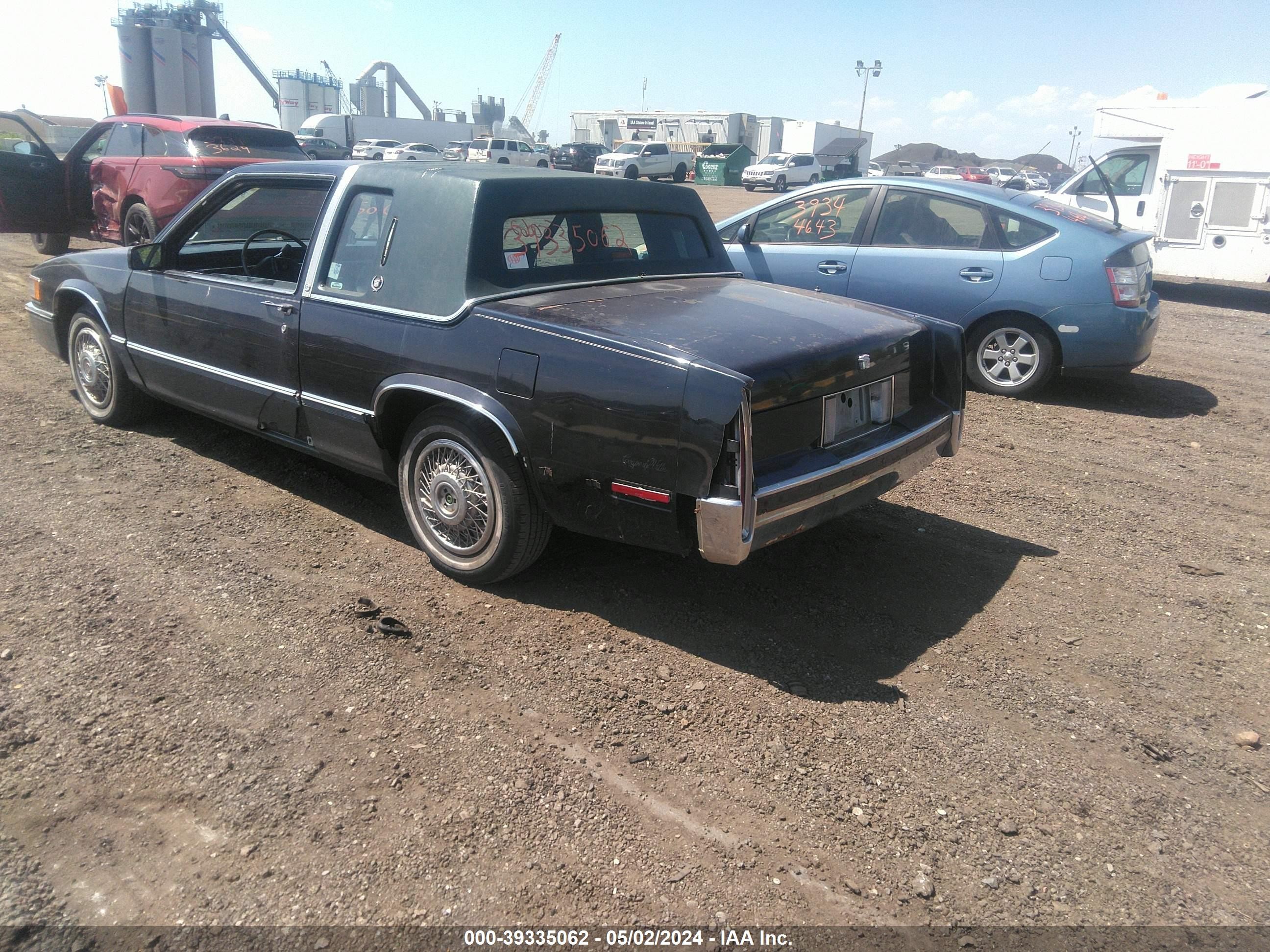 Photo 2 VIN: 1G6CD1155K4370926 - CADILLAC DE VILLE 