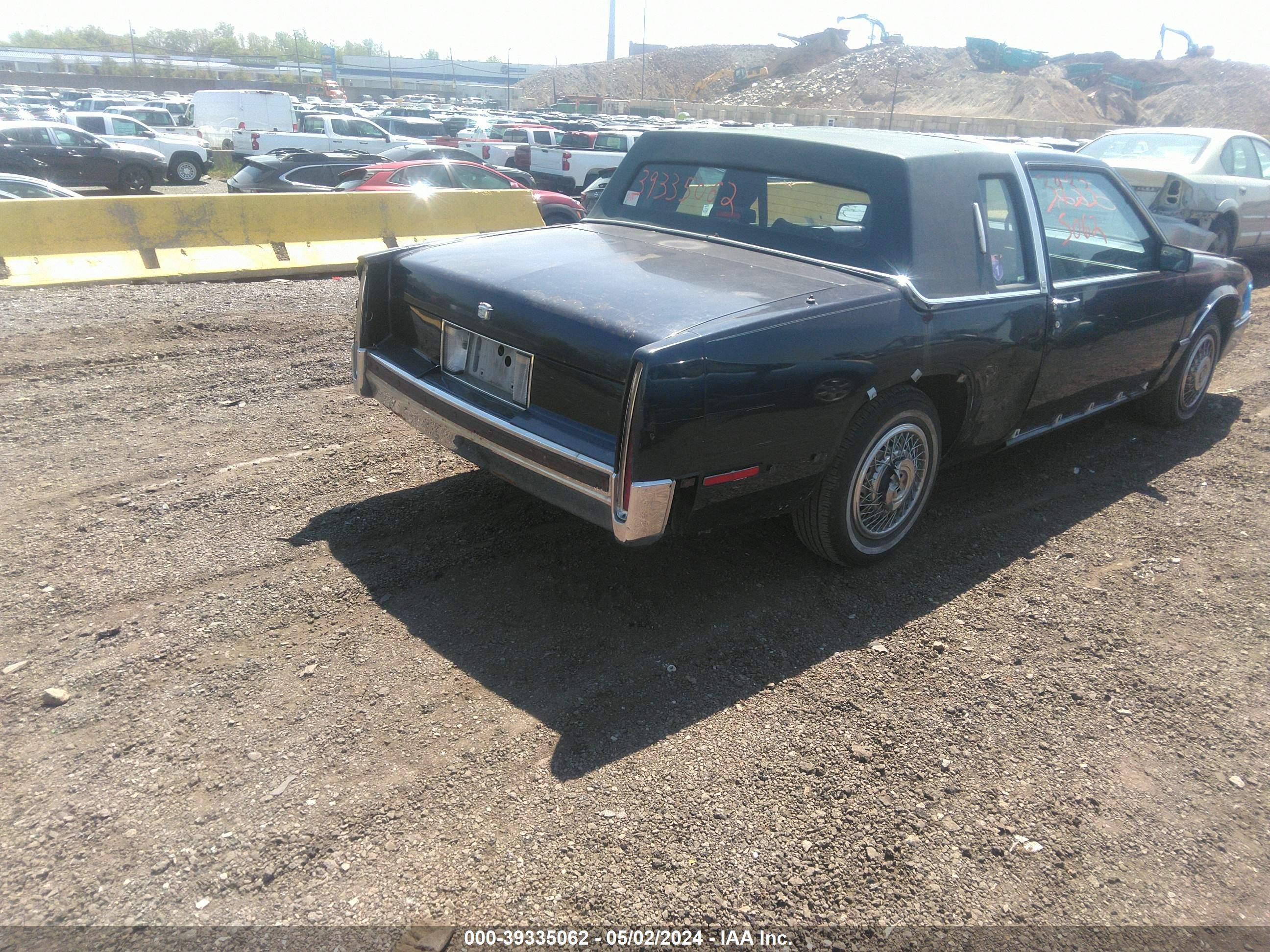 Photo 3 VIN: 1G6CD1155K4370926 - CADILLAC DE VILLE 