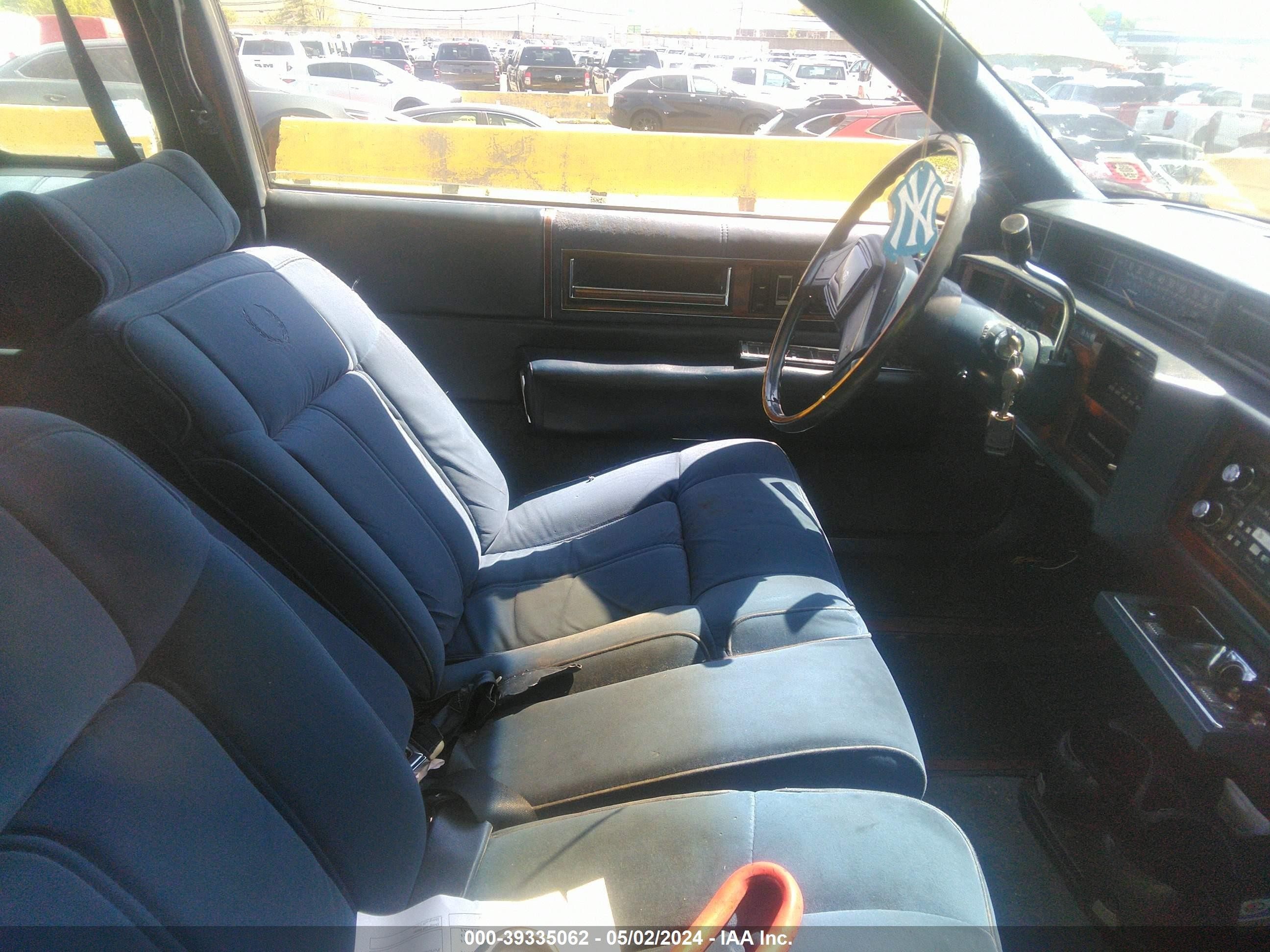 Photo 4 VIN: 1G6CD1155K4370926 - CADILLAC DE VILLE 