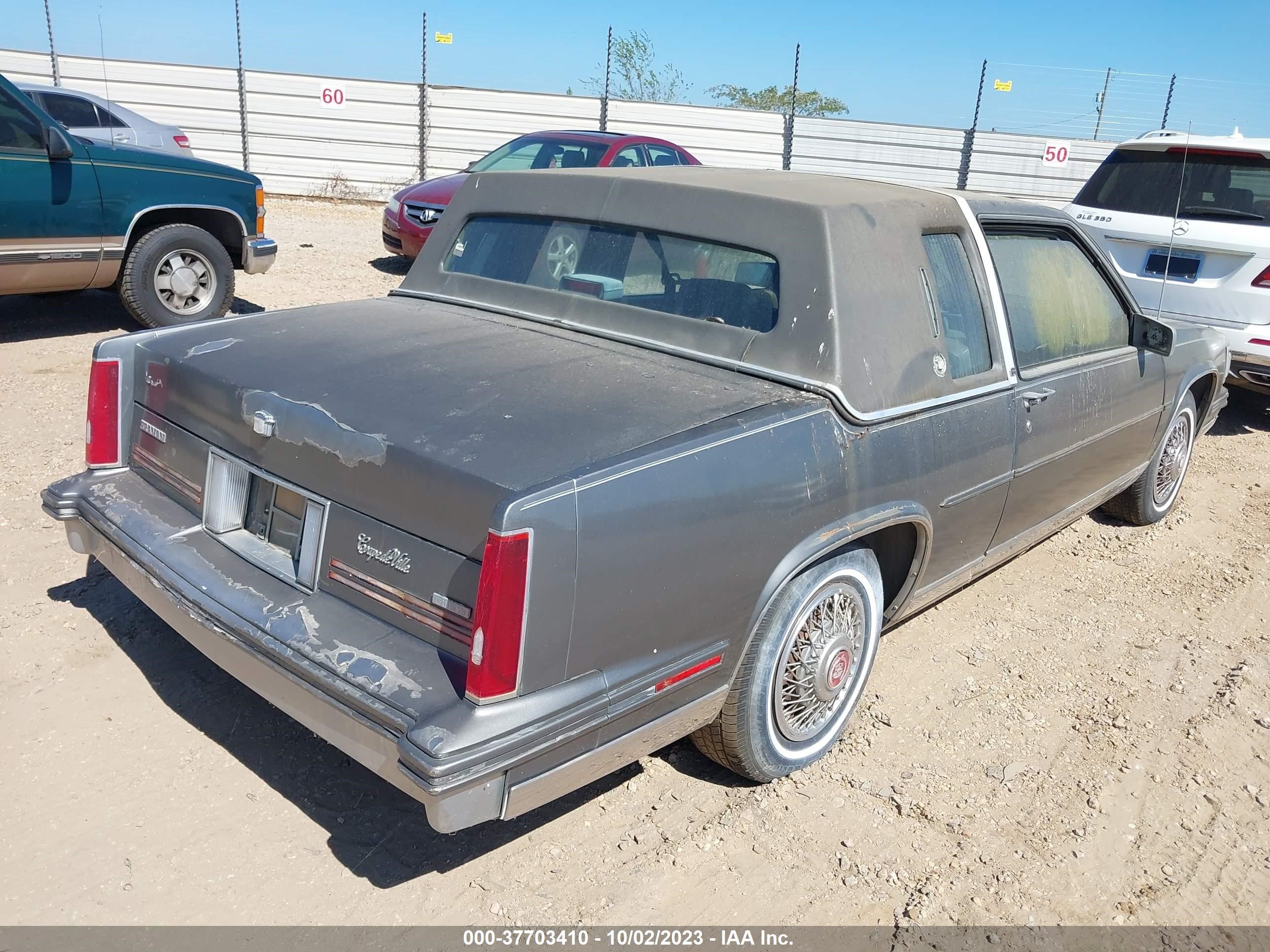 Photo 3 VIN: 1G6CD1156J4334936 - CADILLAC DE VILLE 