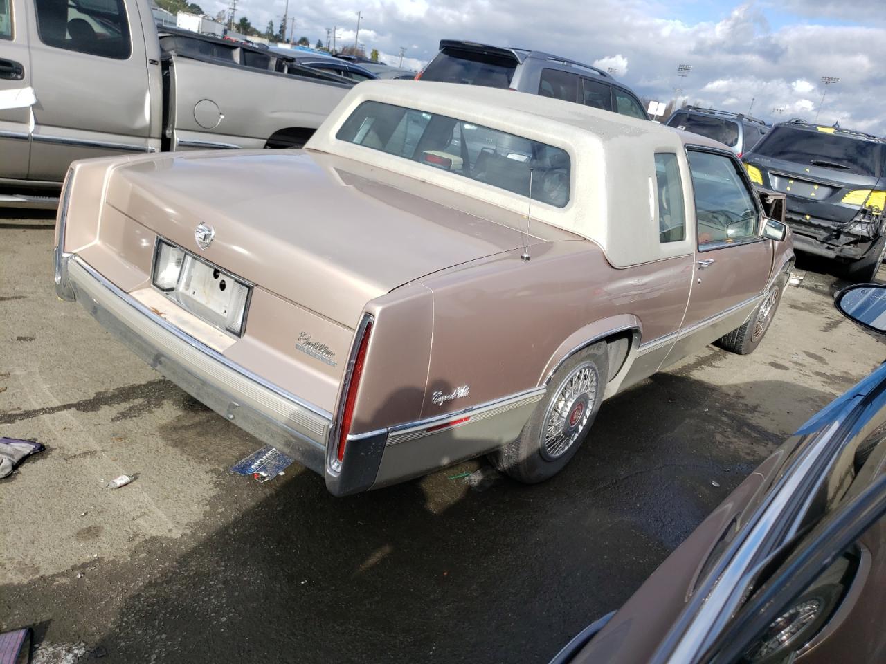 Photo 2 VIN: 1G6CD1331L4255642 - CADILLAC DE VILLE 