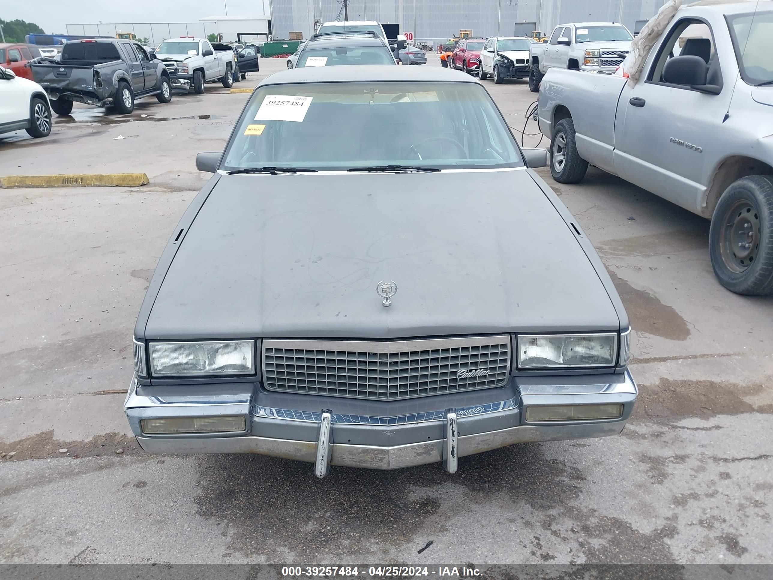 Photo 12 VIN: 1G6CD5151K4282446 - CADILLAC DE VILLE 