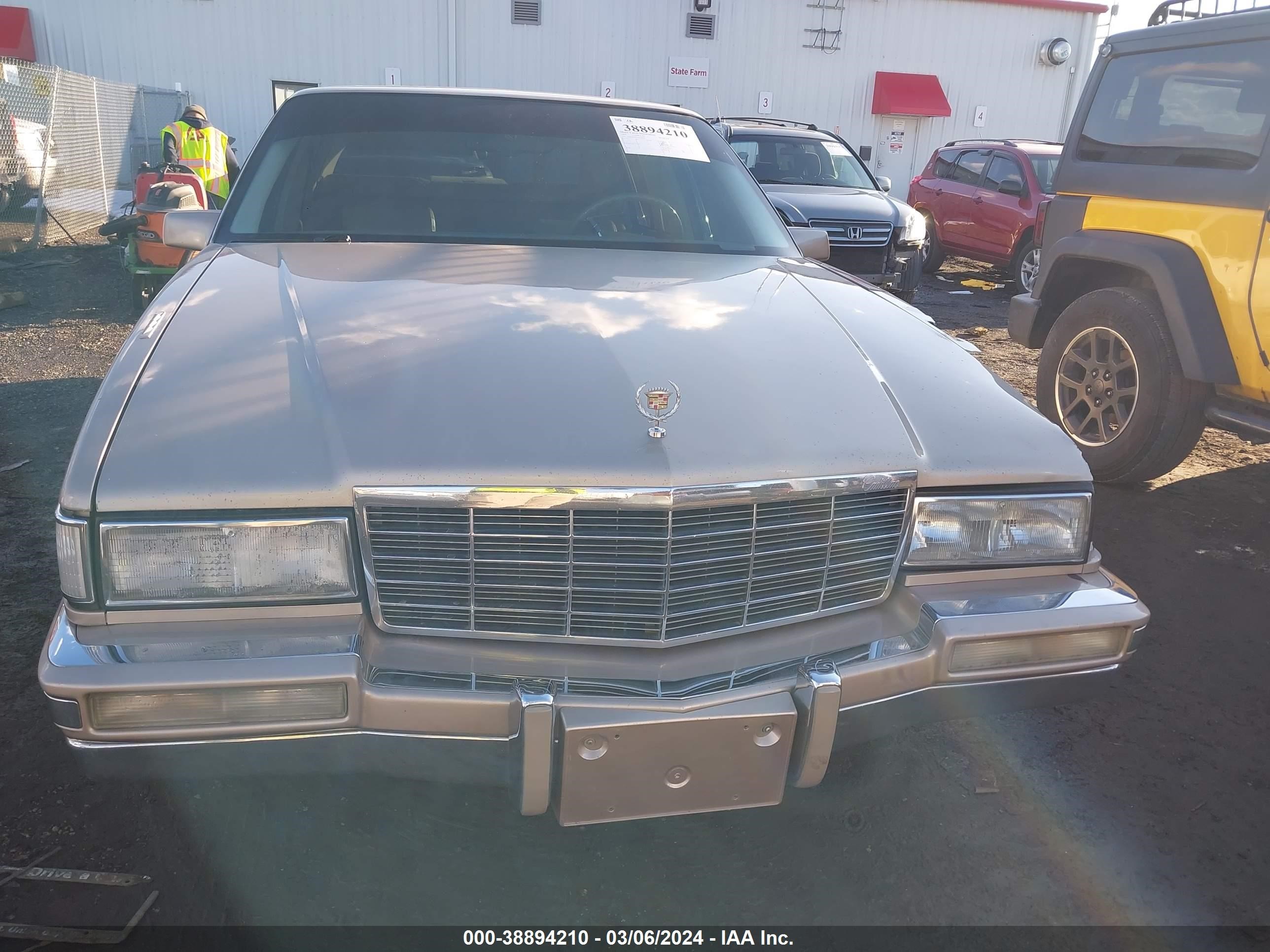 Photo 11 VIN: 1G6CD53B1N4250829 - CADILLAC DE VILLE 